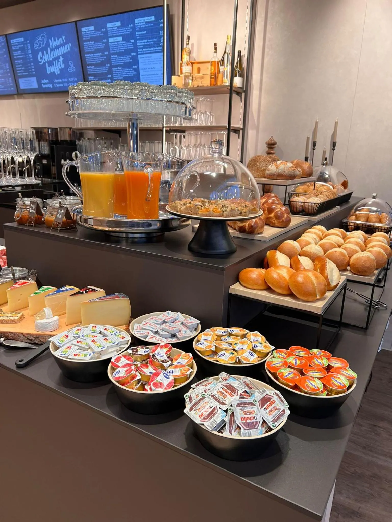 Buffet breakfast in Hotel Thurgauerhof Self-Check-in