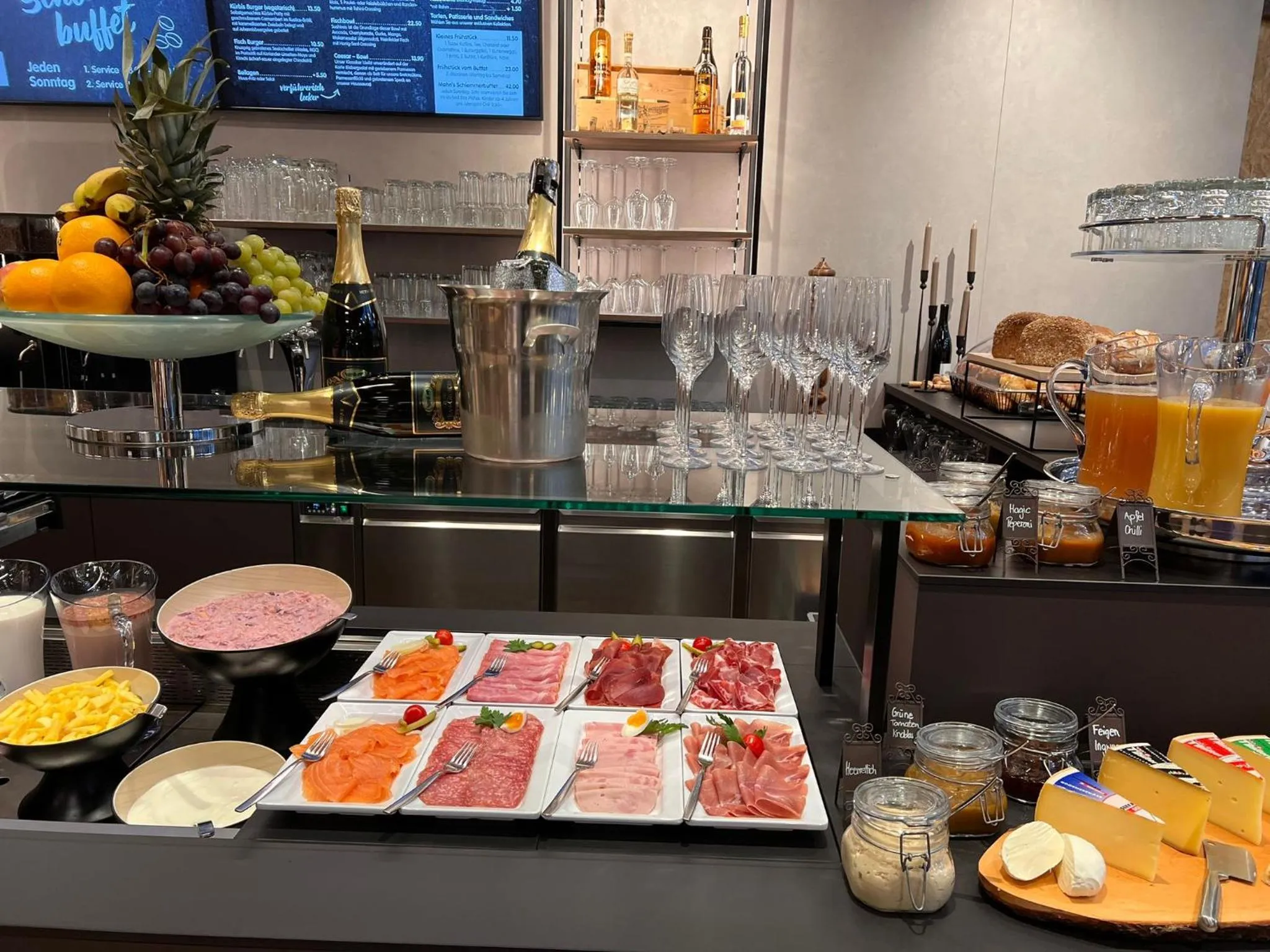 Buffet breakfast in Hotel Thurgauerhof Self-Check-in