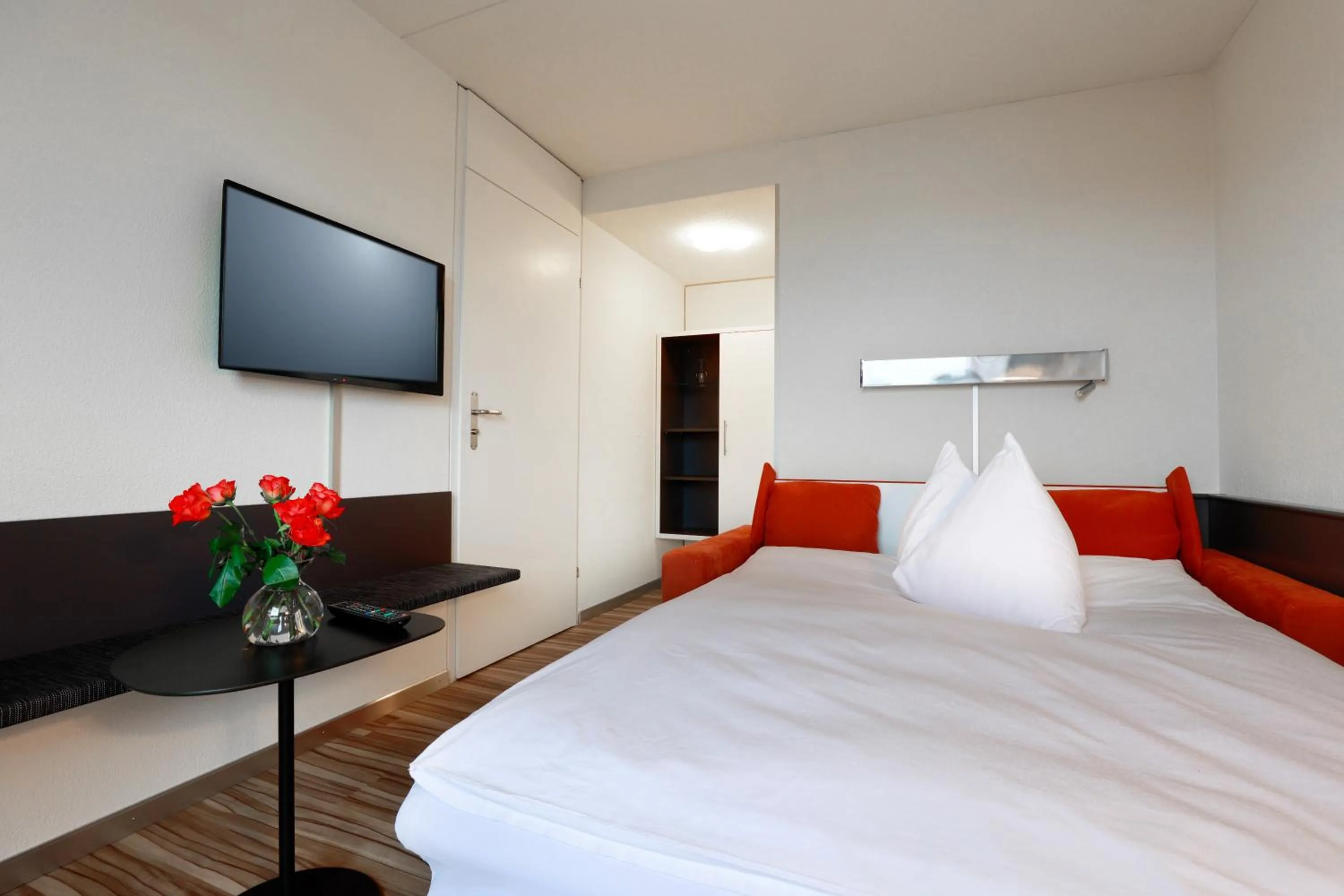 Bedroom, Bed in Hotel Thurgauerhof Self-Check-in