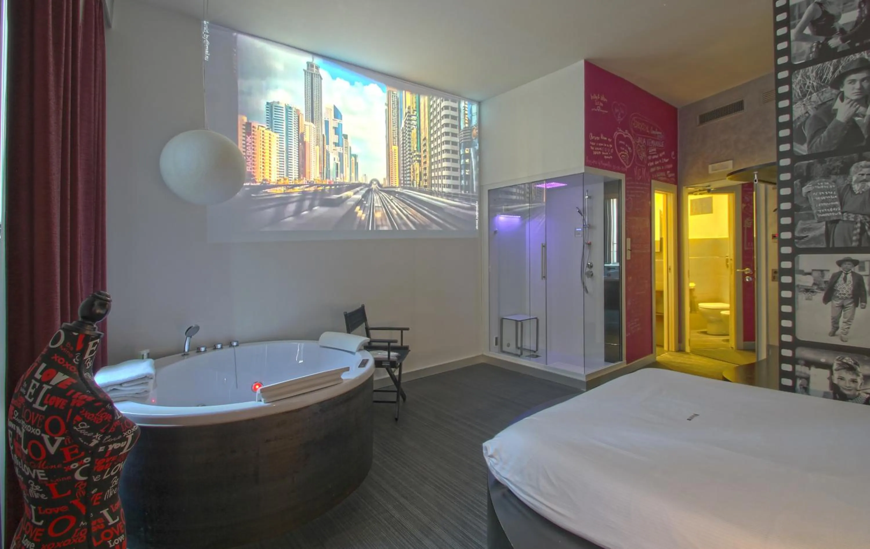 Bedroom, Bed in Magenta Campo dei Fiori