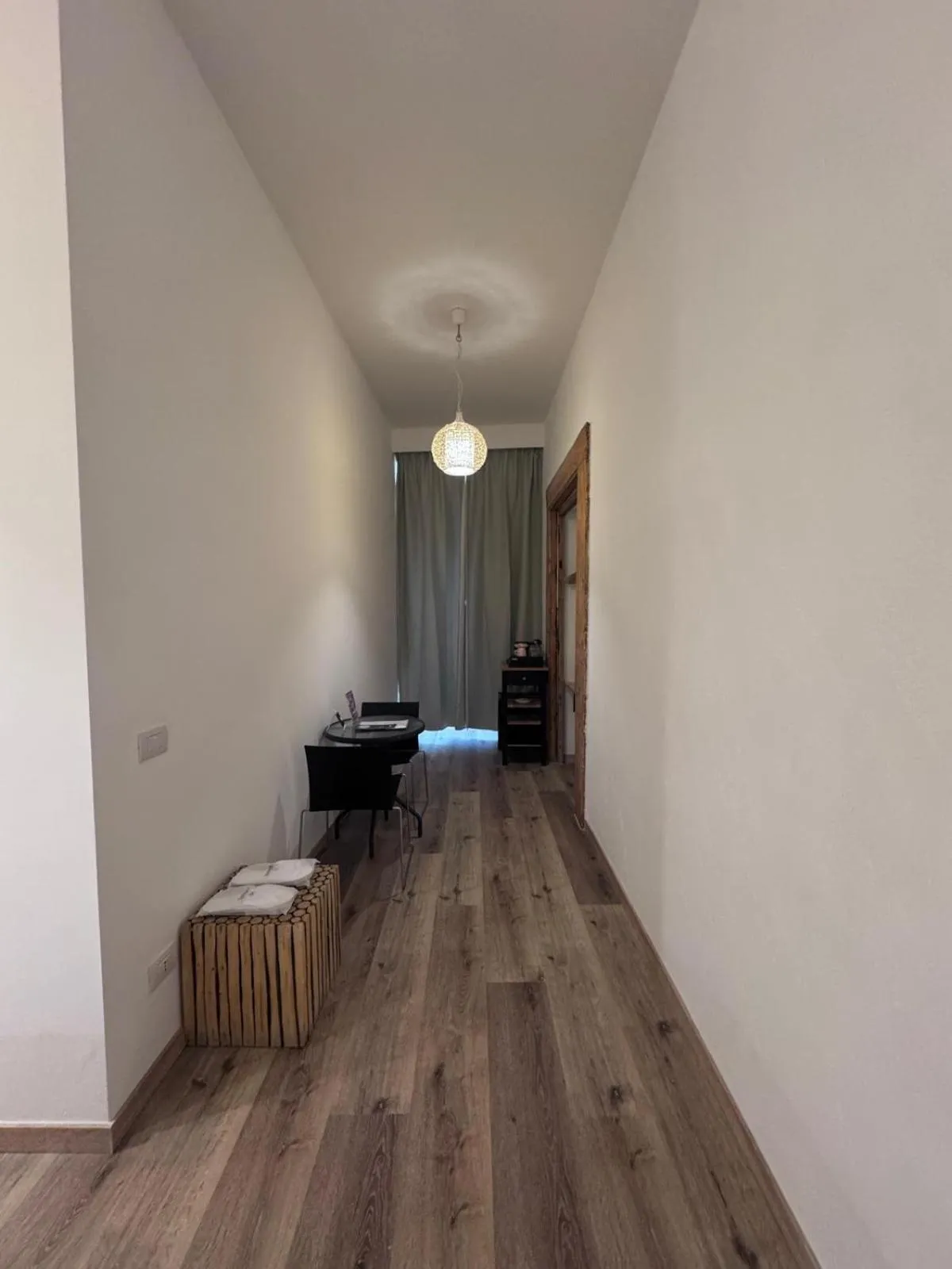 Bedroom in Magenta Campo dei Fiori