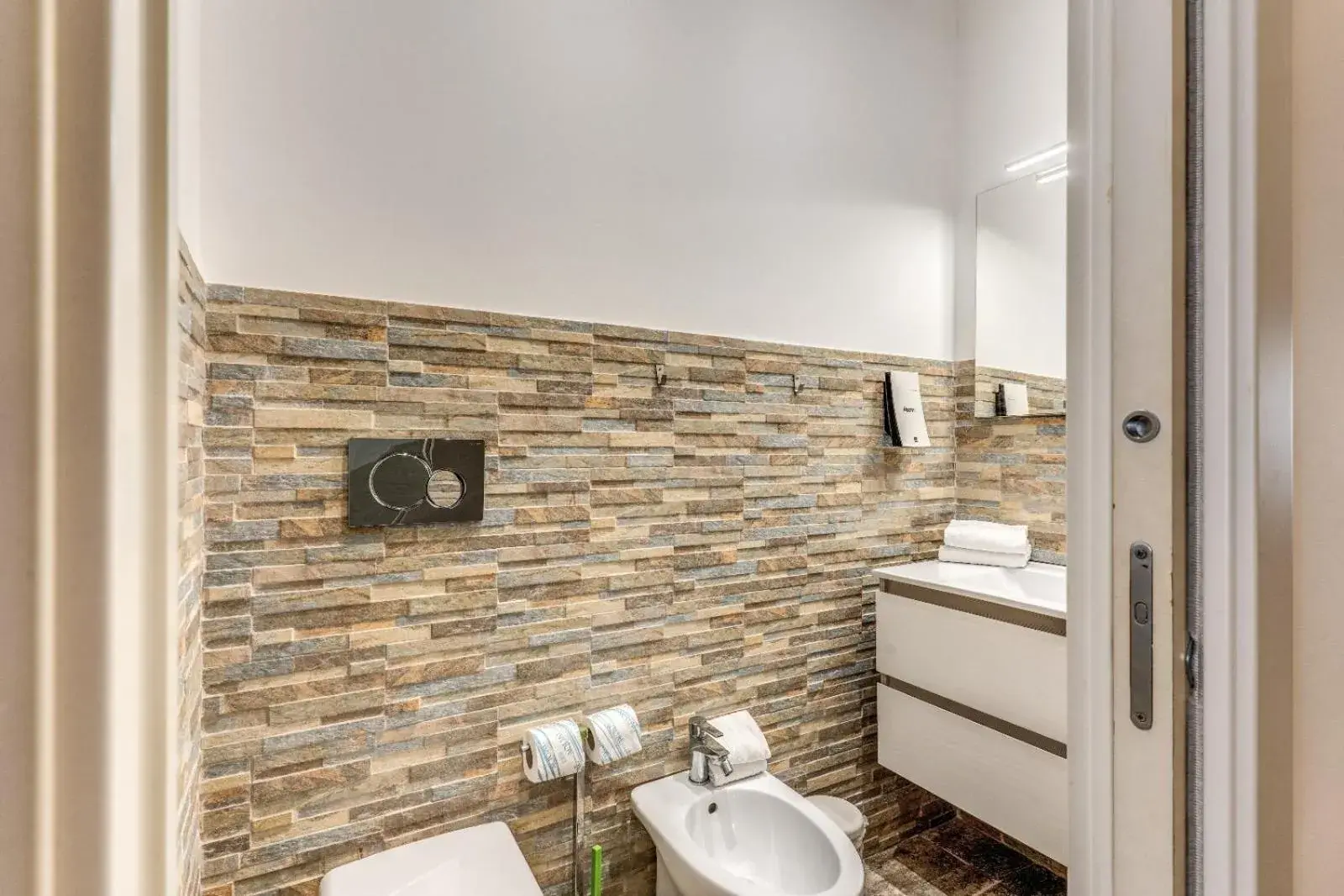 Superior Double Room in iRooms Campo dei Fiori Superior Double Room in iRooms Campo dei Fiori