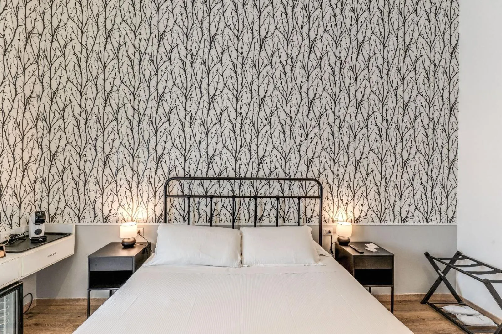 Bed in Magenta Campo dei Fiori