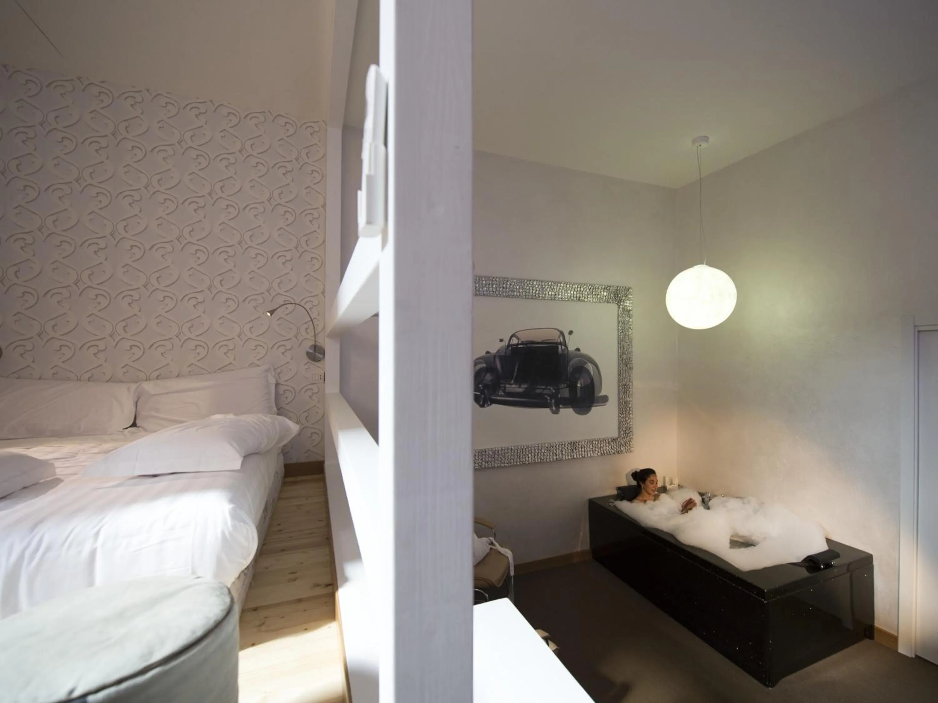 Hot Tub, Bed in Magenta Campo dei Fiori