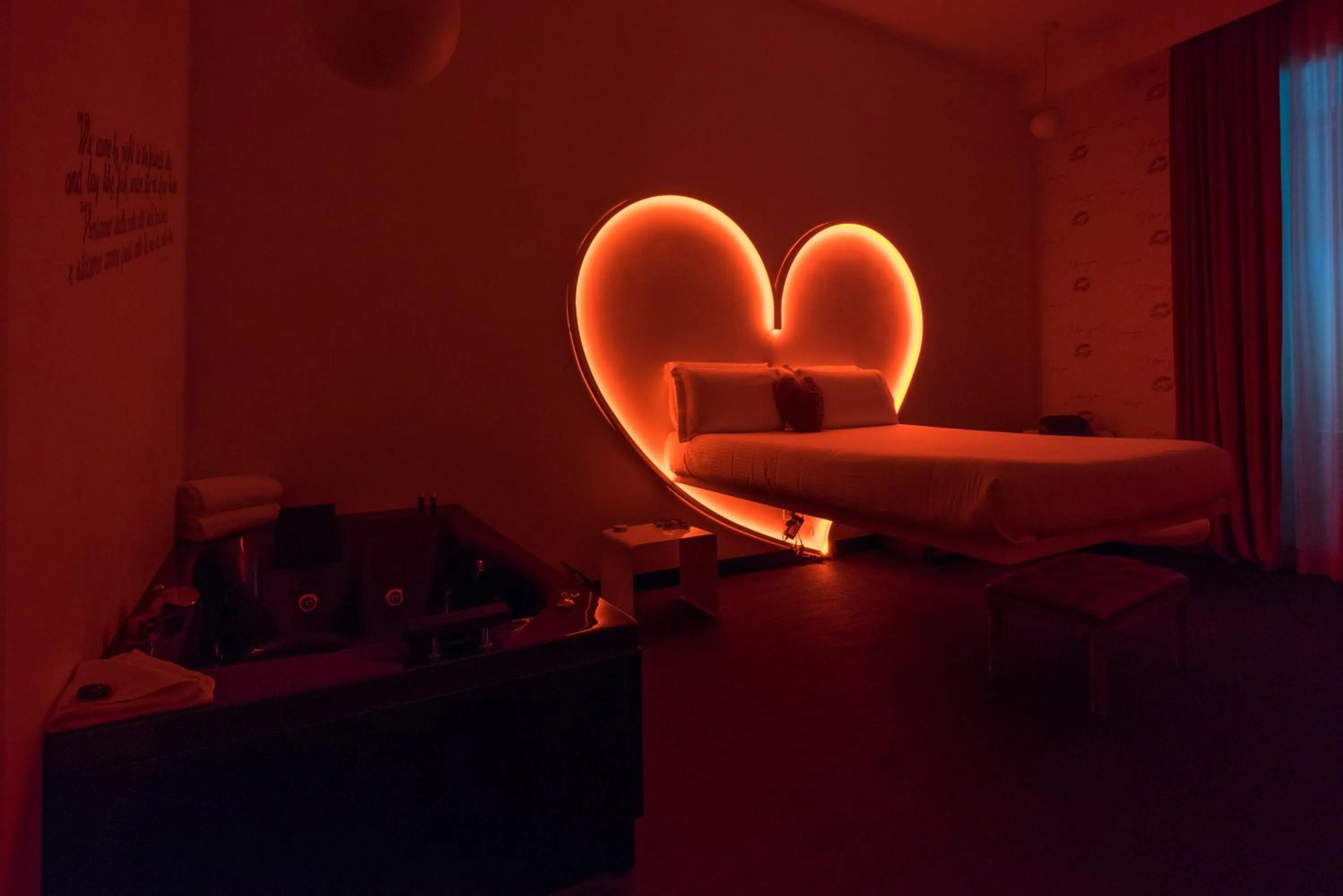 Bedroom, Bed in Magenta Campo dei Fiori