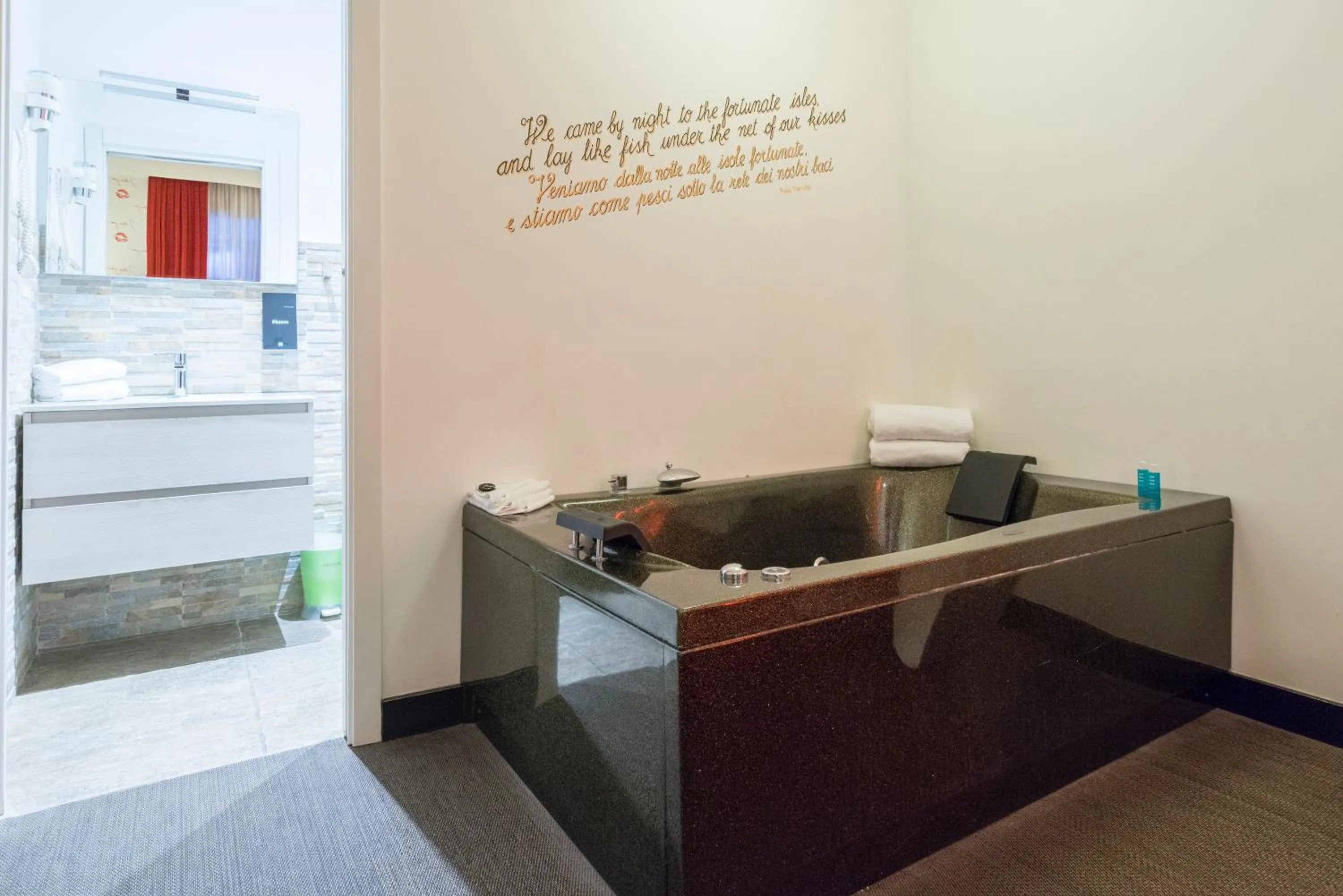 Hot Tub in Magenta Campo dei Fiori