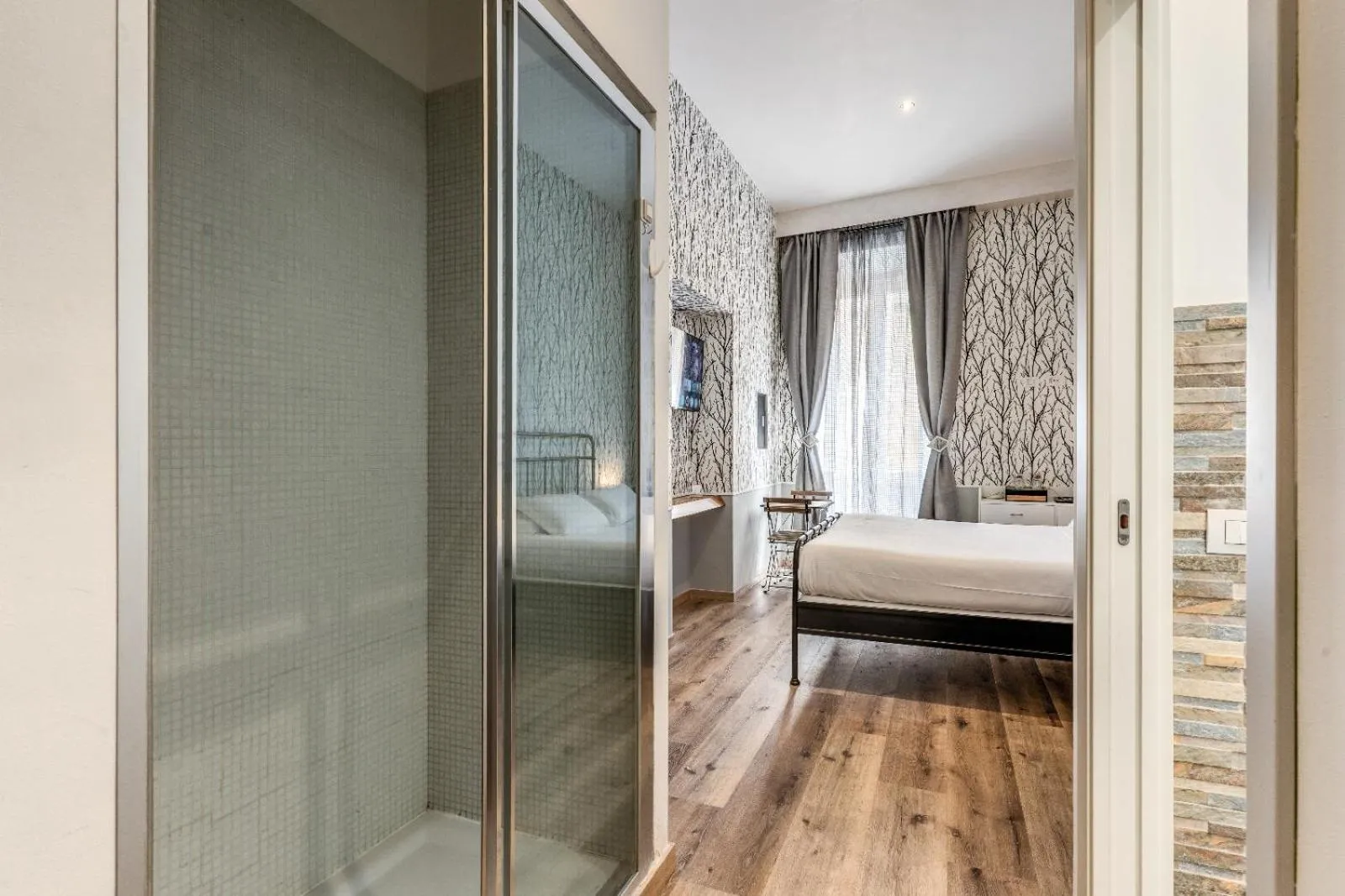 Photo of the whole room, Bed in Magenta Campo dei Fiori