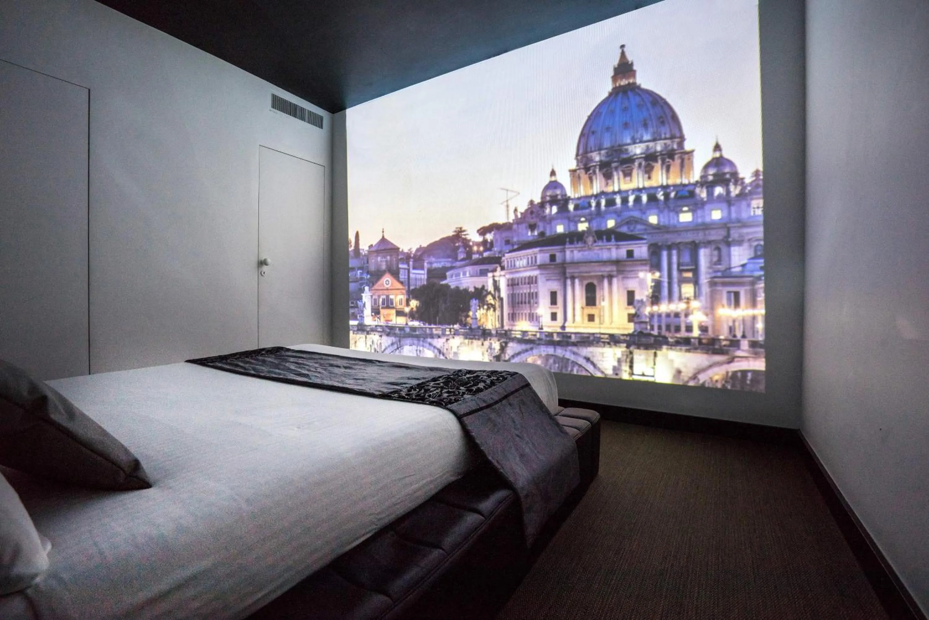 Bedroom, Bed in Magenta Campo dei Fiori