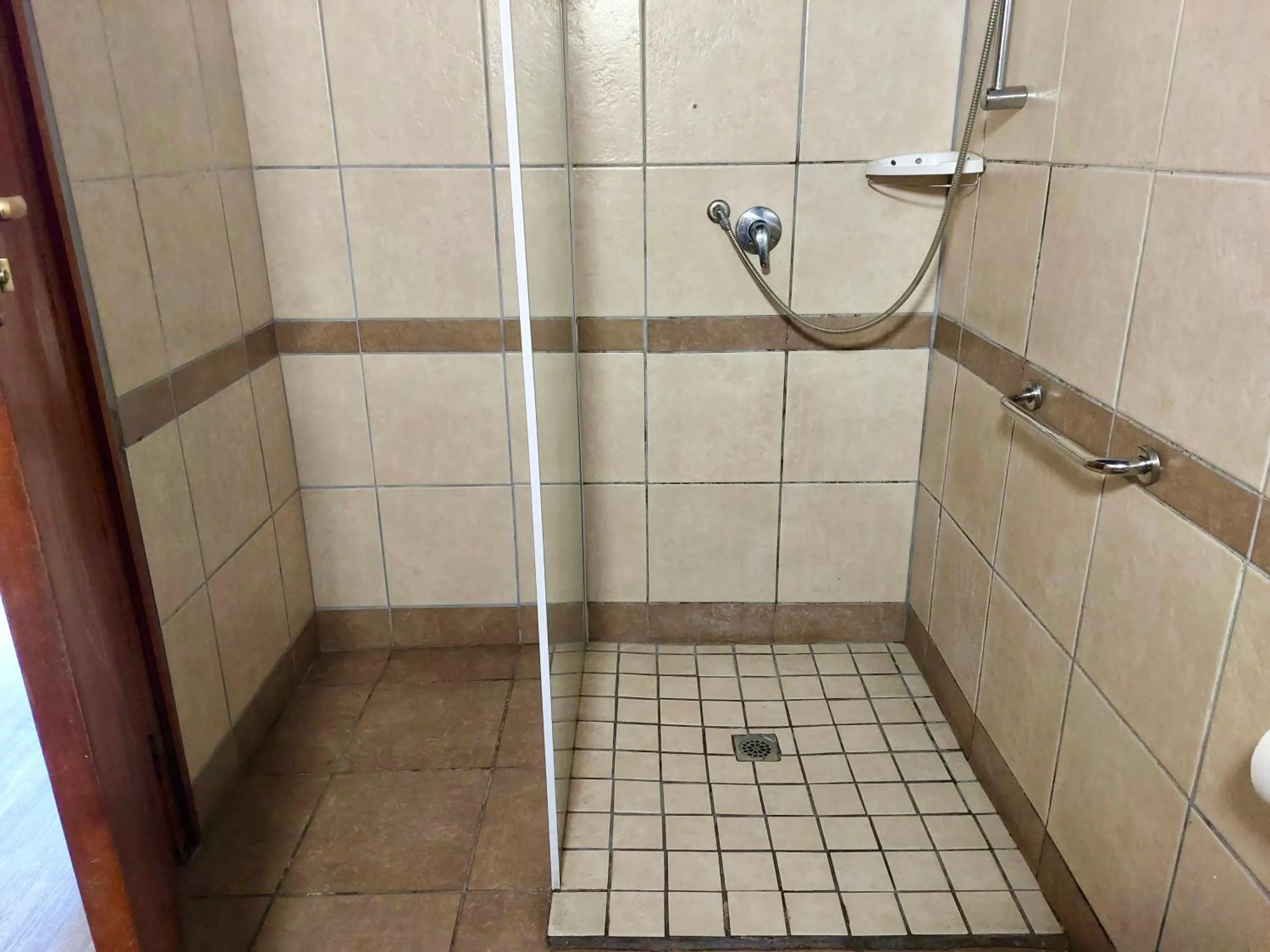 Shower in Hoedjiesbaai Hotel