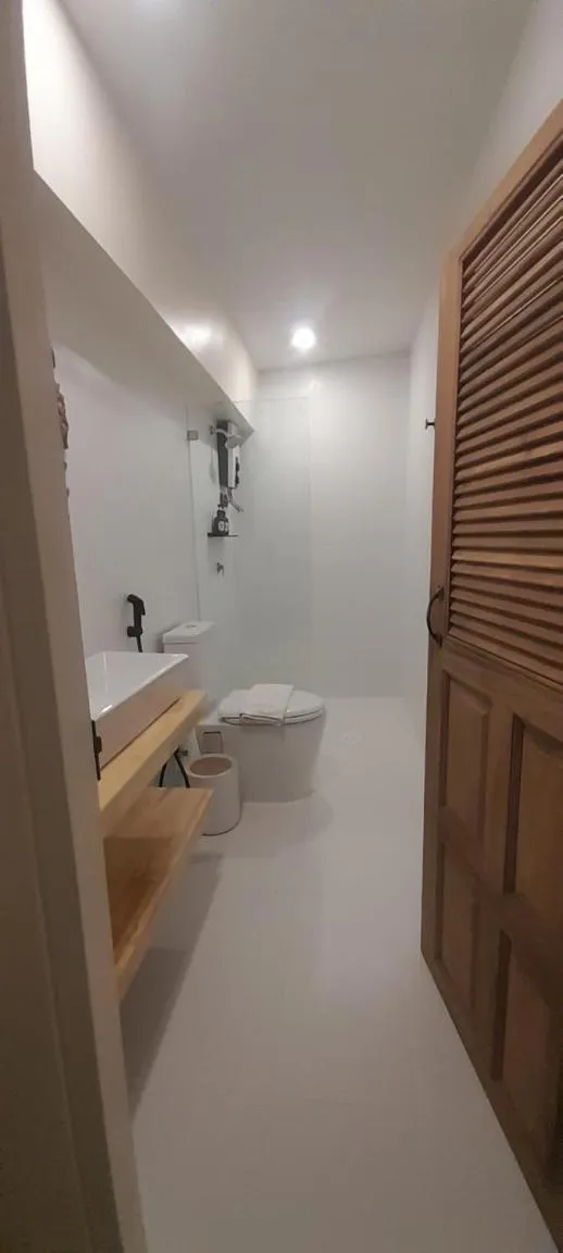 Bathroom in To The Moon Guesthouse