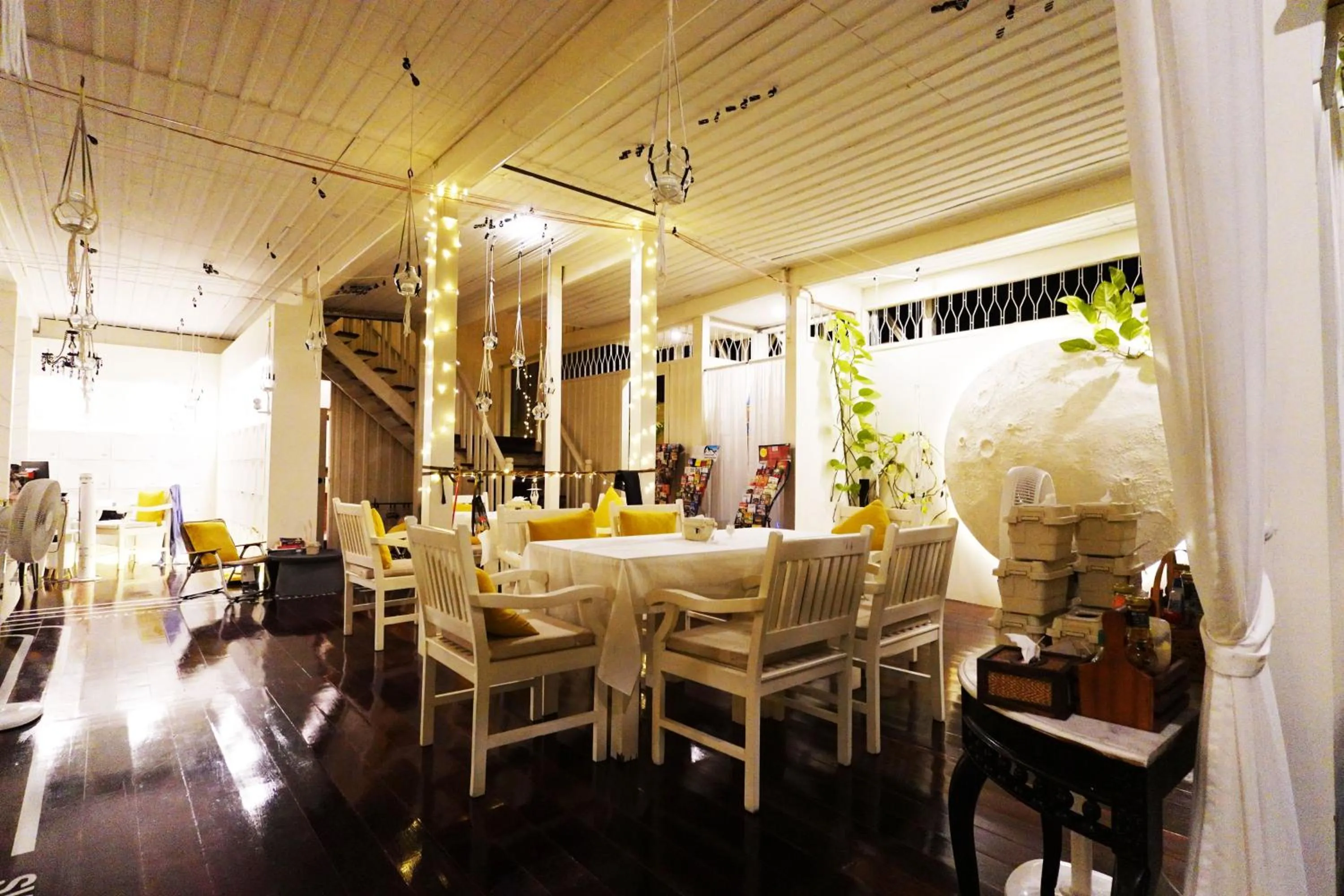 Restaurant/places to eat in To The Moon Guesthouse