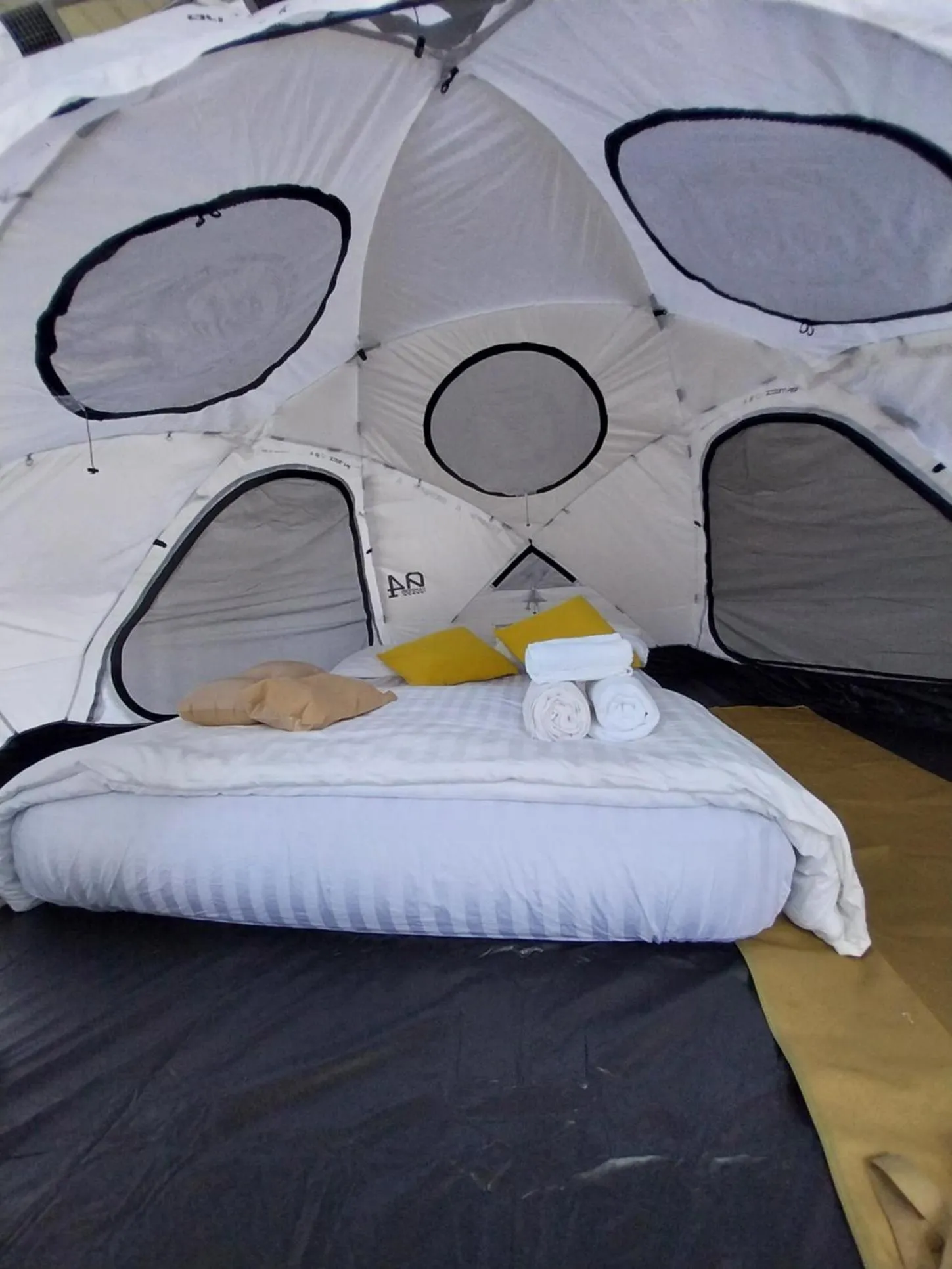 Bed in To The Moon Guesthouse