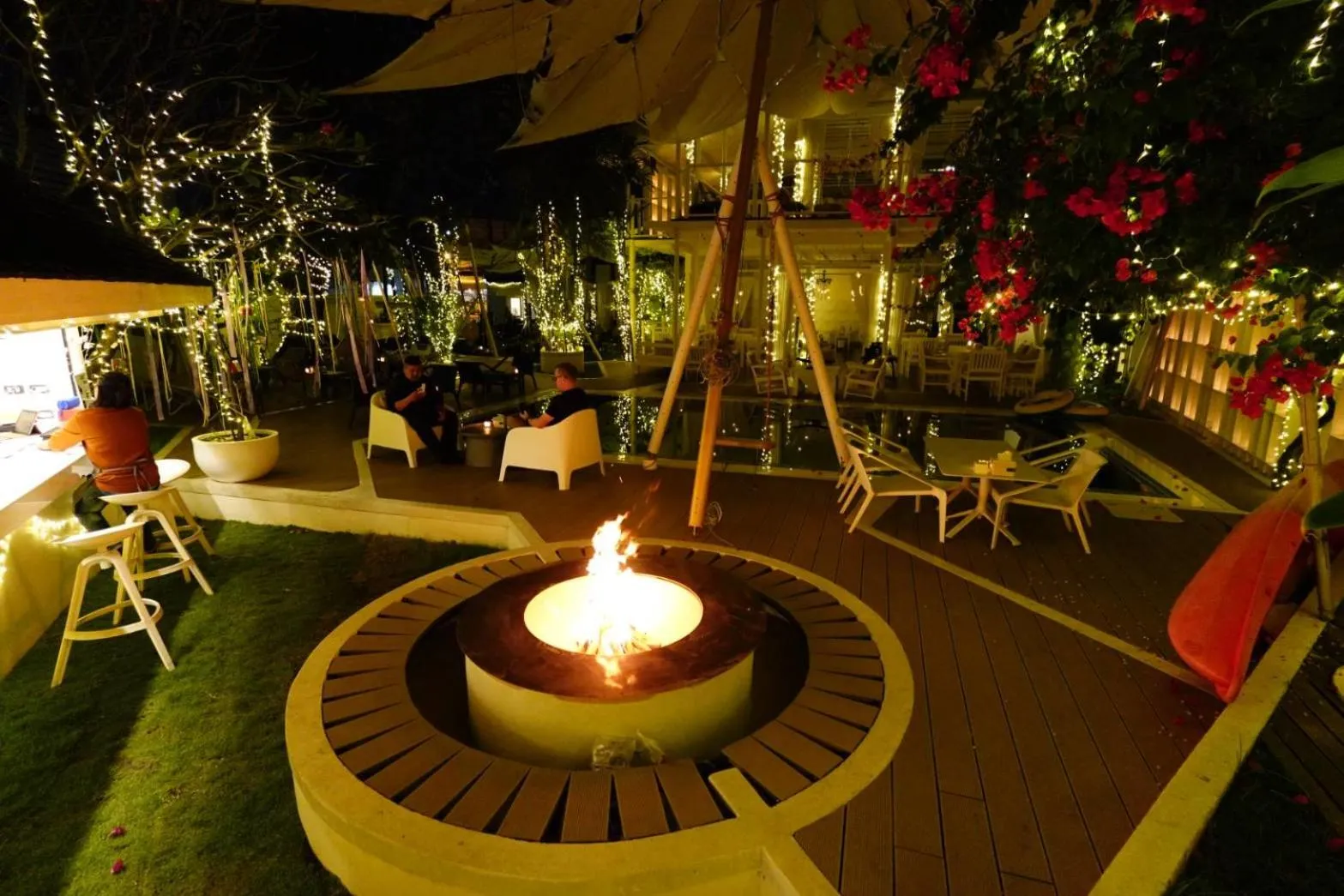 Night in To The Moon Guesthouse