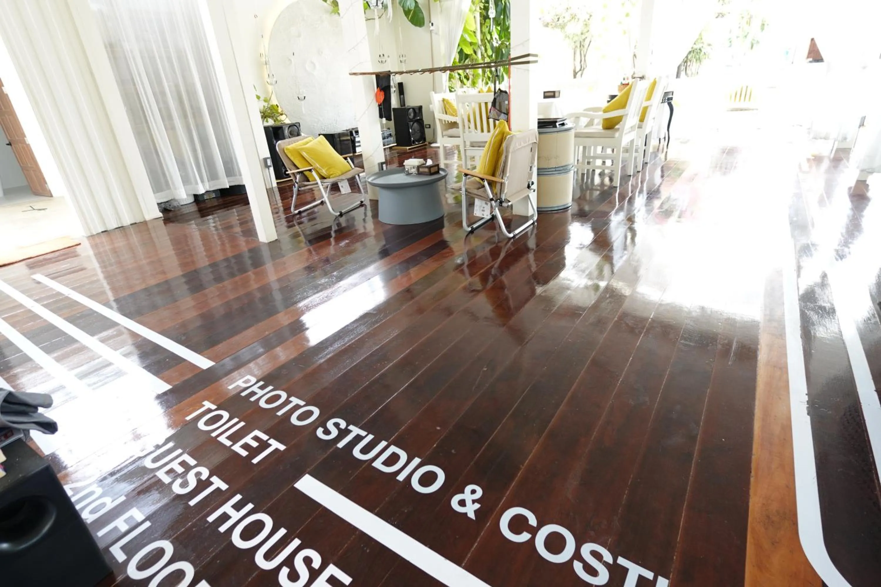 Restaurant/places to eat in To The Moon Guesthouse