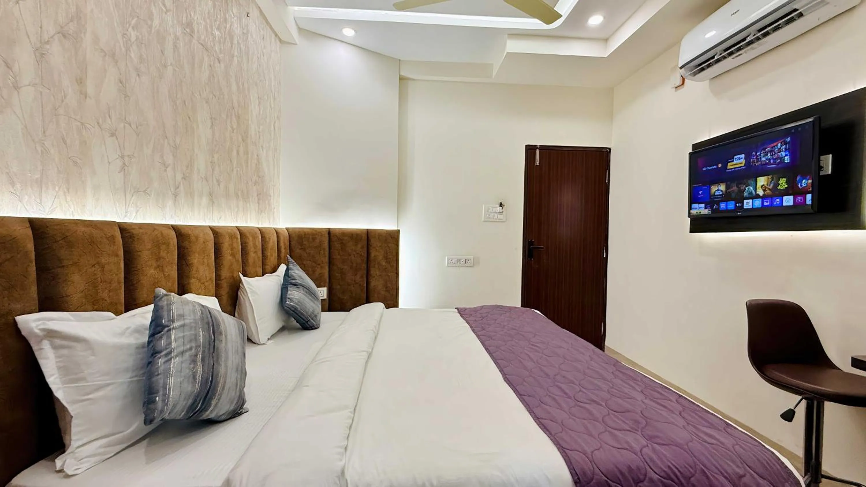 Bed in Hotel Regency