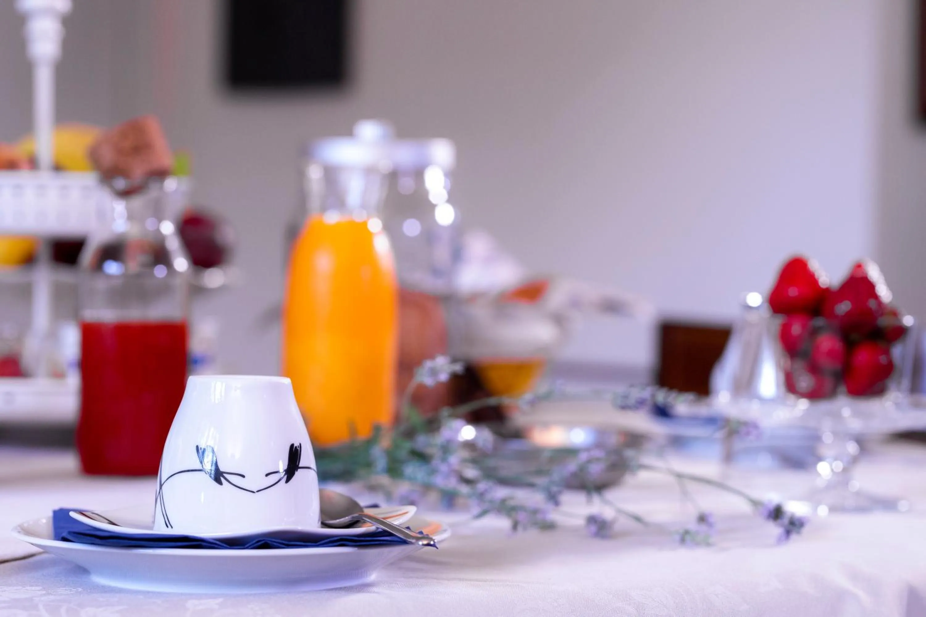 Breakfast in Rita's Garden