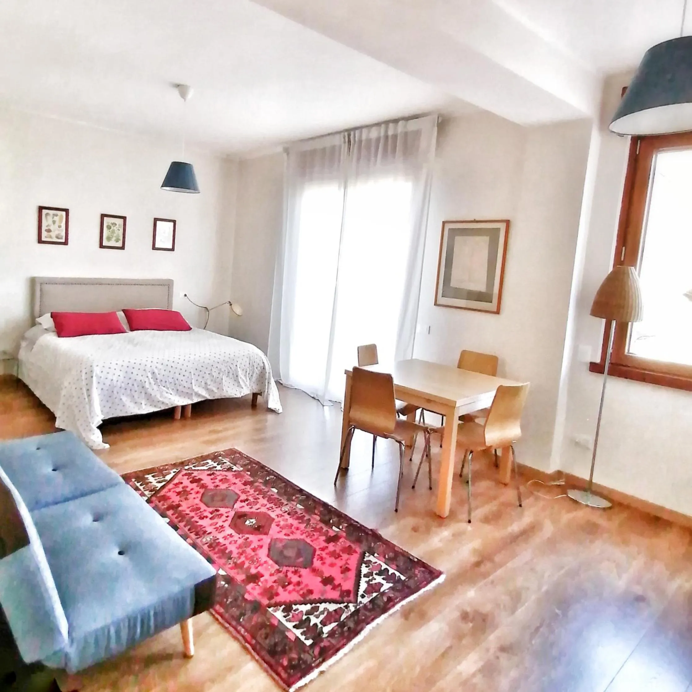 Photo of the whole room, Bed in Rita's Garden