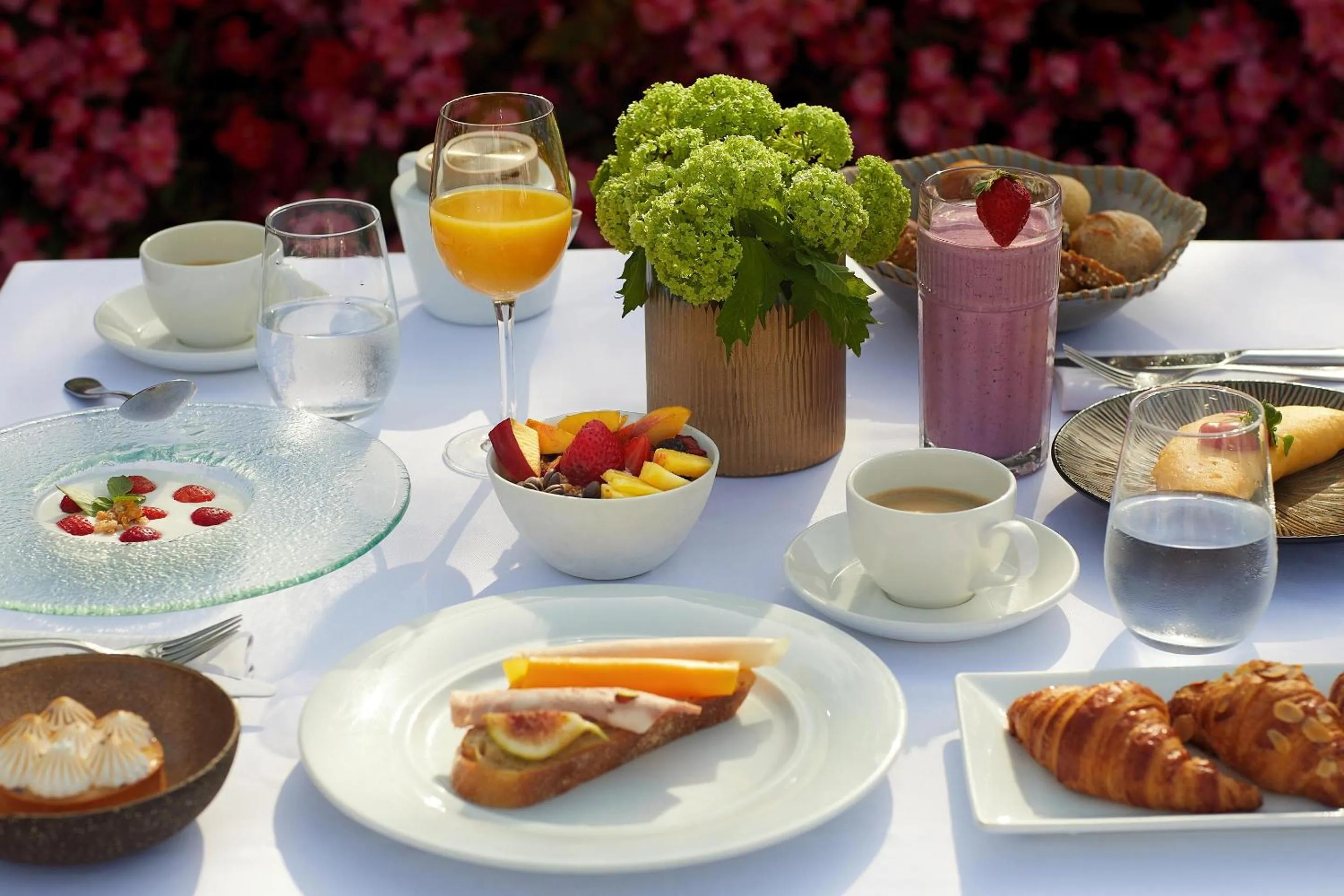 Restaurant/places to eat in Sani Beach