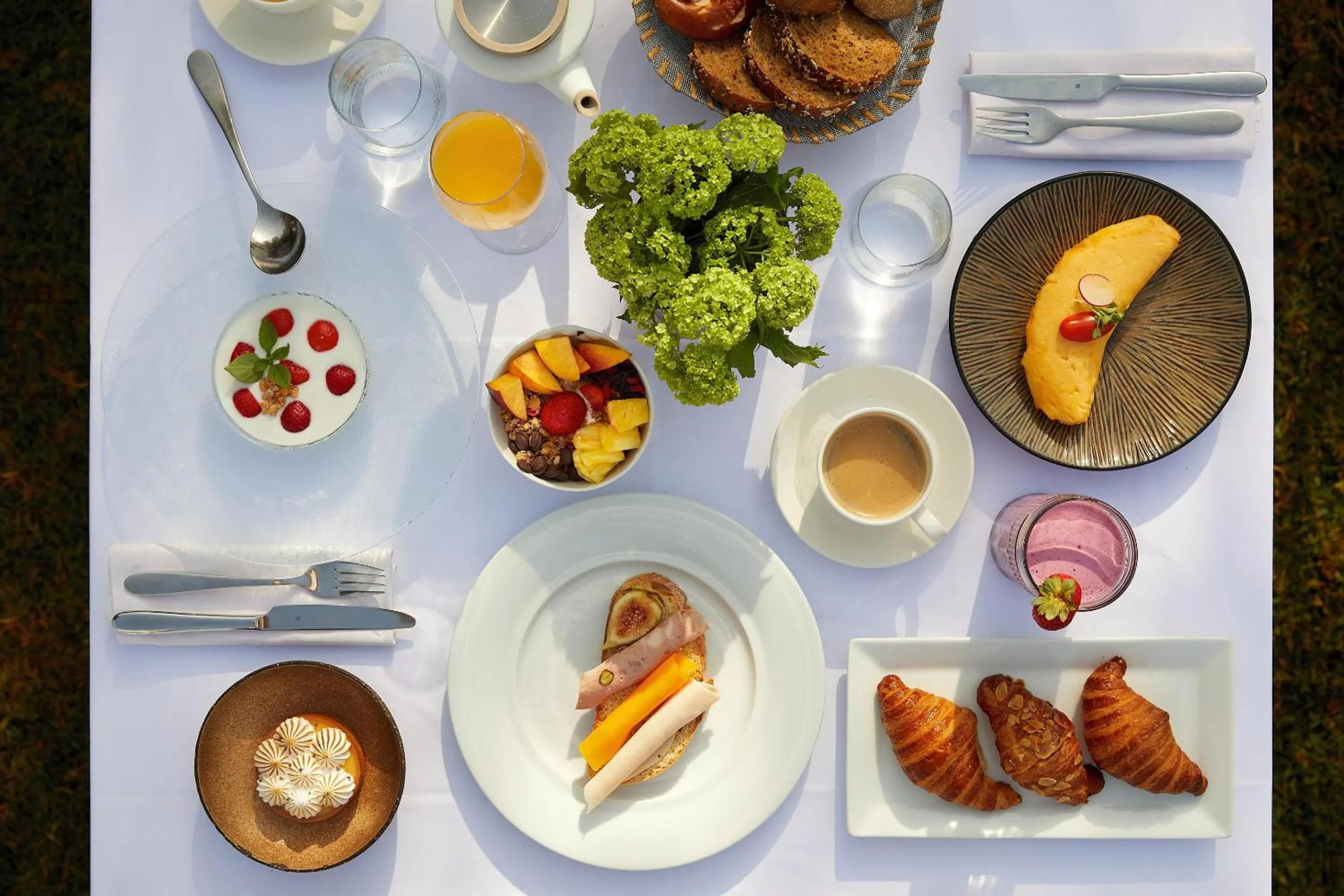 Restaurant/places to eat in Sani Beach