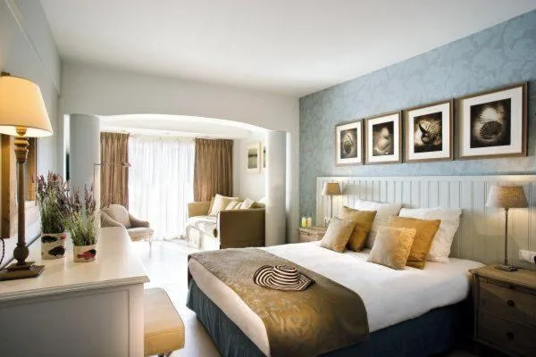 Photo of the whole room, Bed in Sani Beach