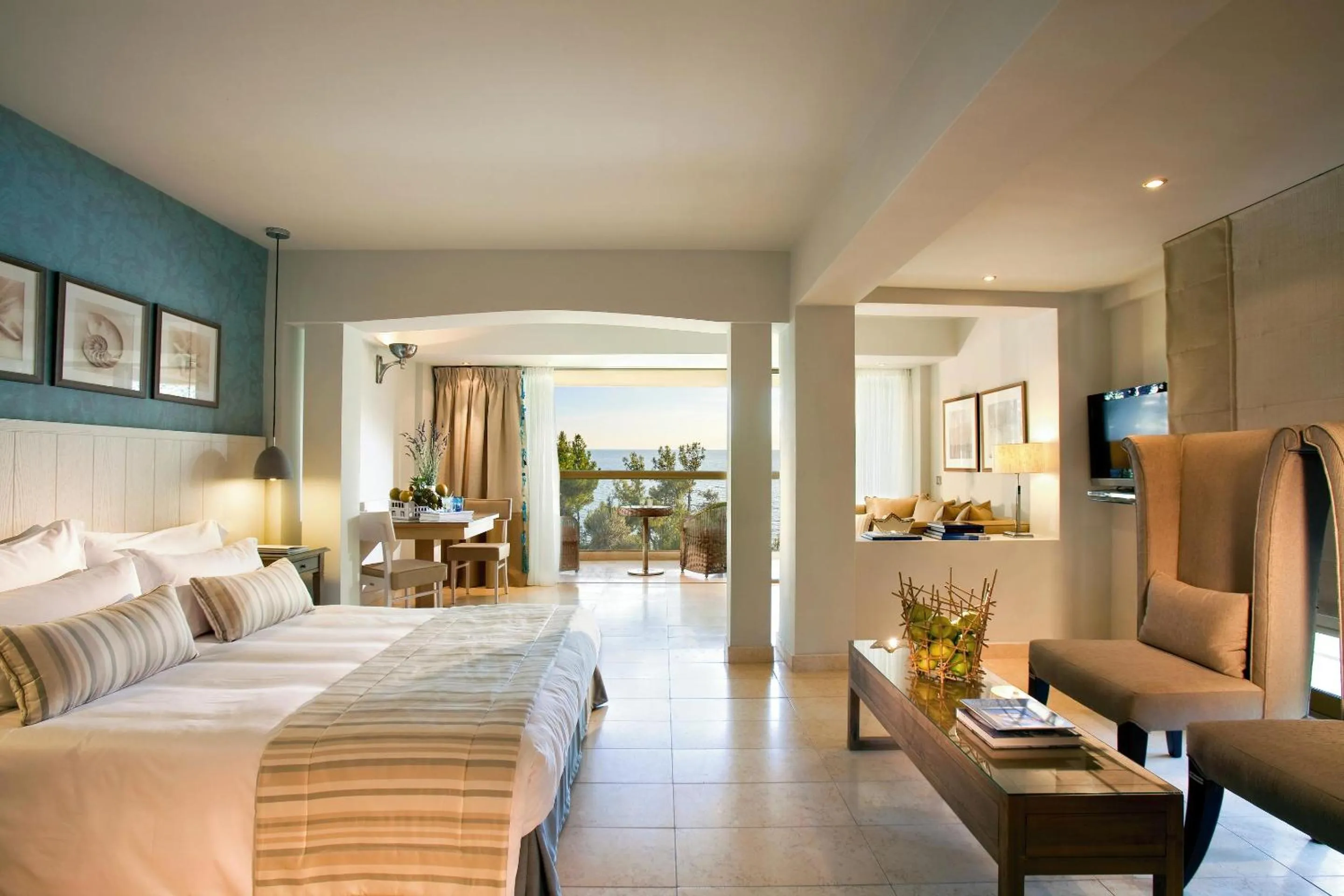 Photo of the whole room, Bed in Sani Beach