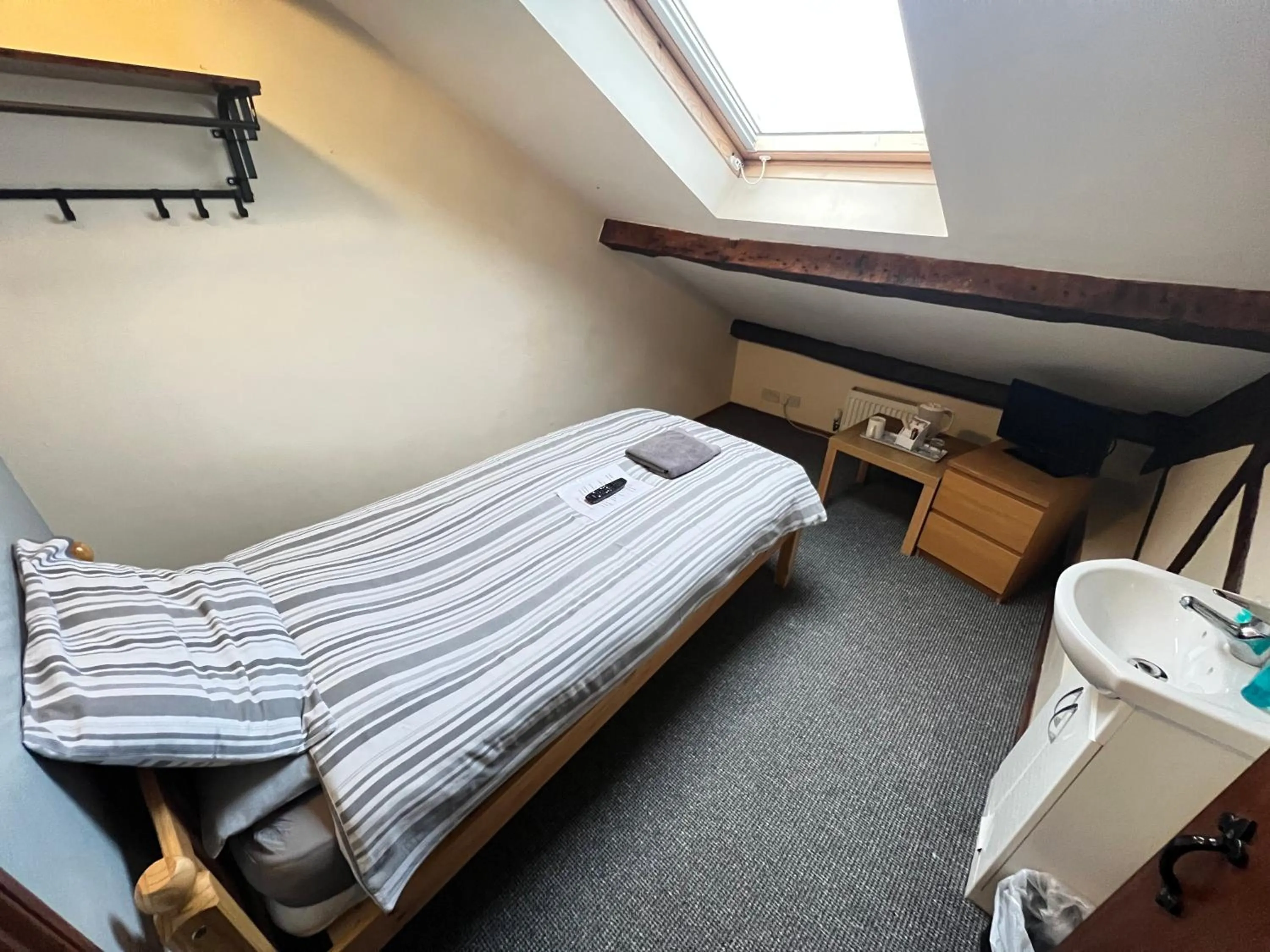 Bedroom, Bed in The Old Post Office Public House & Hotel