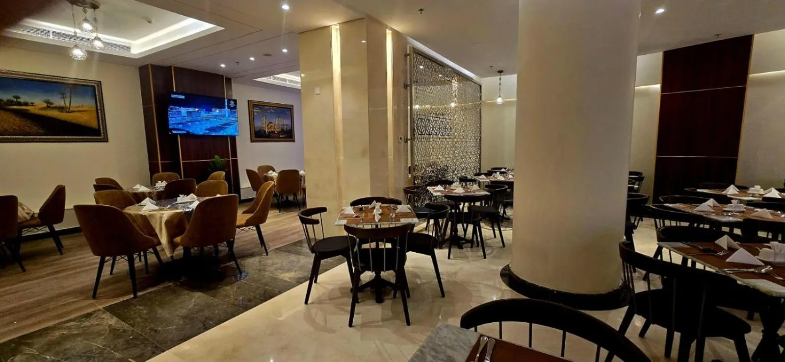 Restaurant/places to eat in Maysan Rehab Al Mysk Hotel