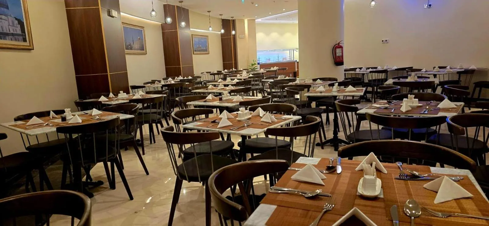 Restaurant/places to eat in Maysan Rehab Al Mysk Hotel