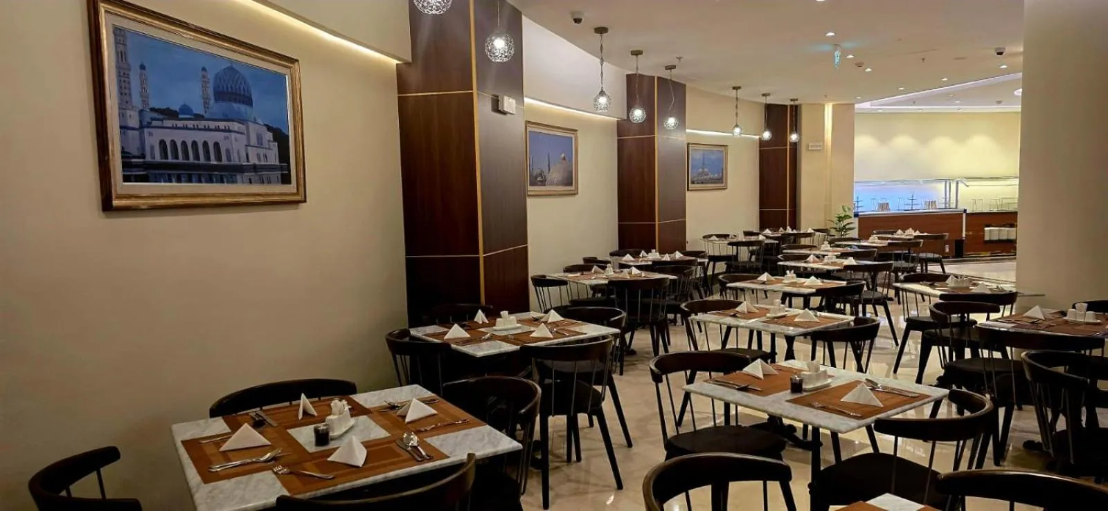 Restaurant/places to eat in Maysan Rehab Al Mysk Hotel