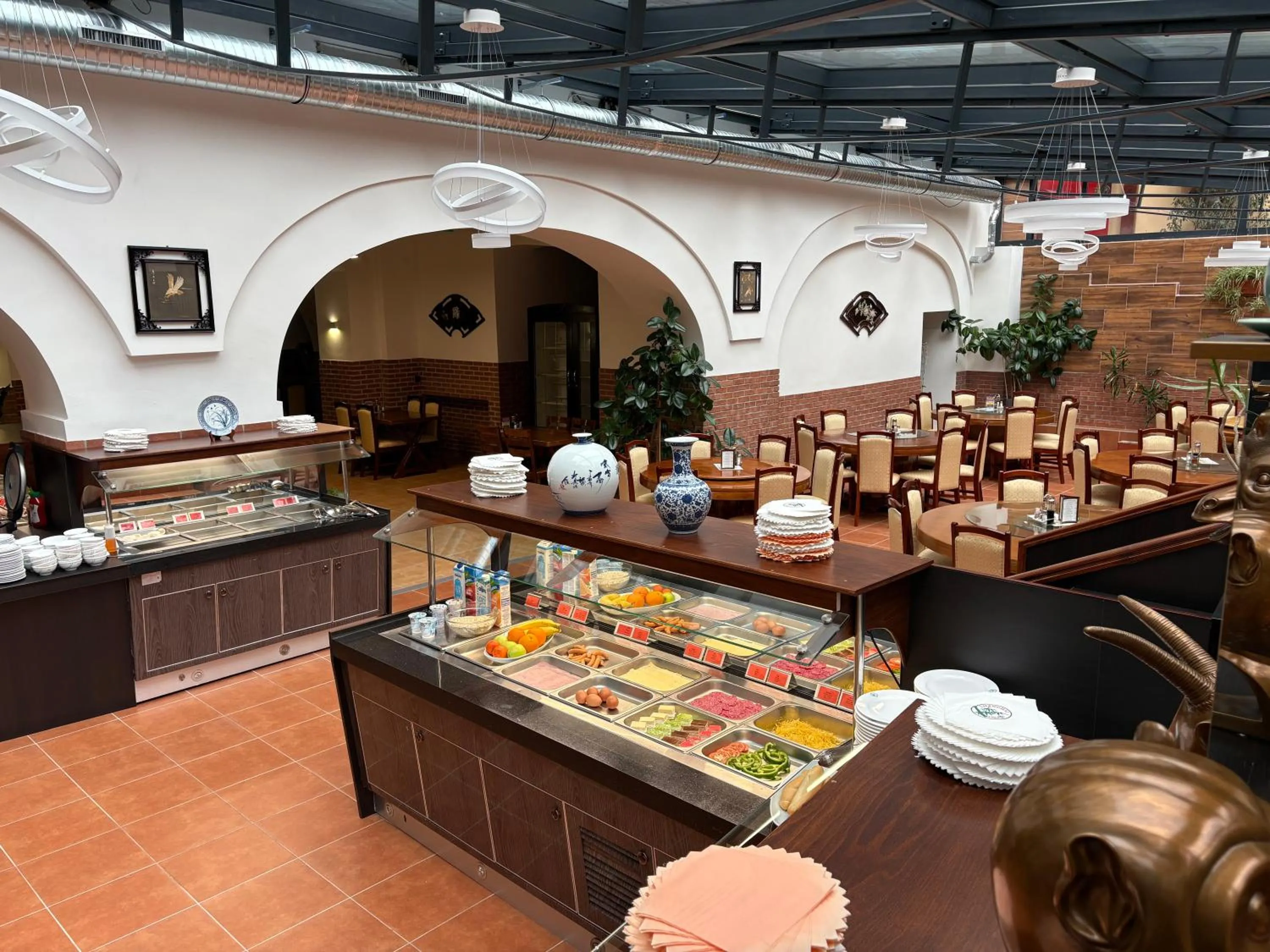 Restaurant/places to eat in VIP Apartments