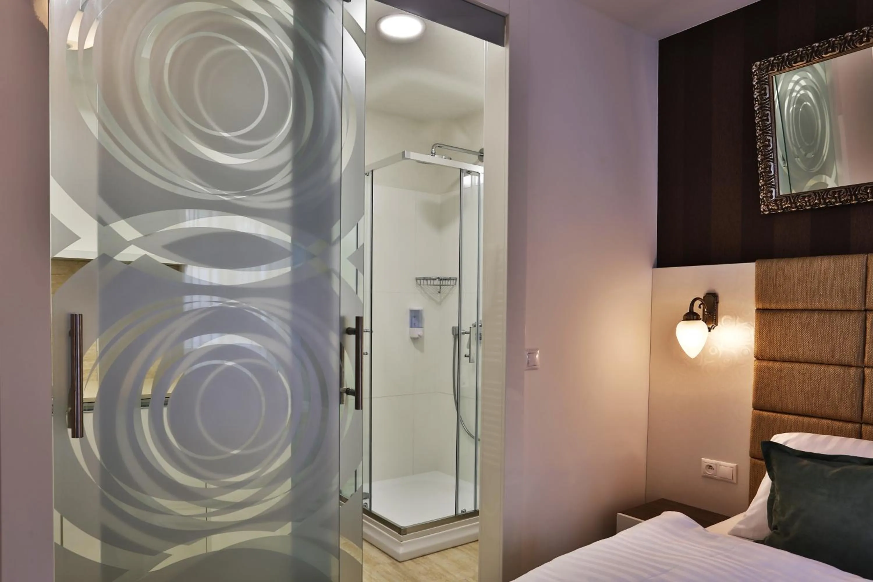 Shower, Bed in VIP Apartments