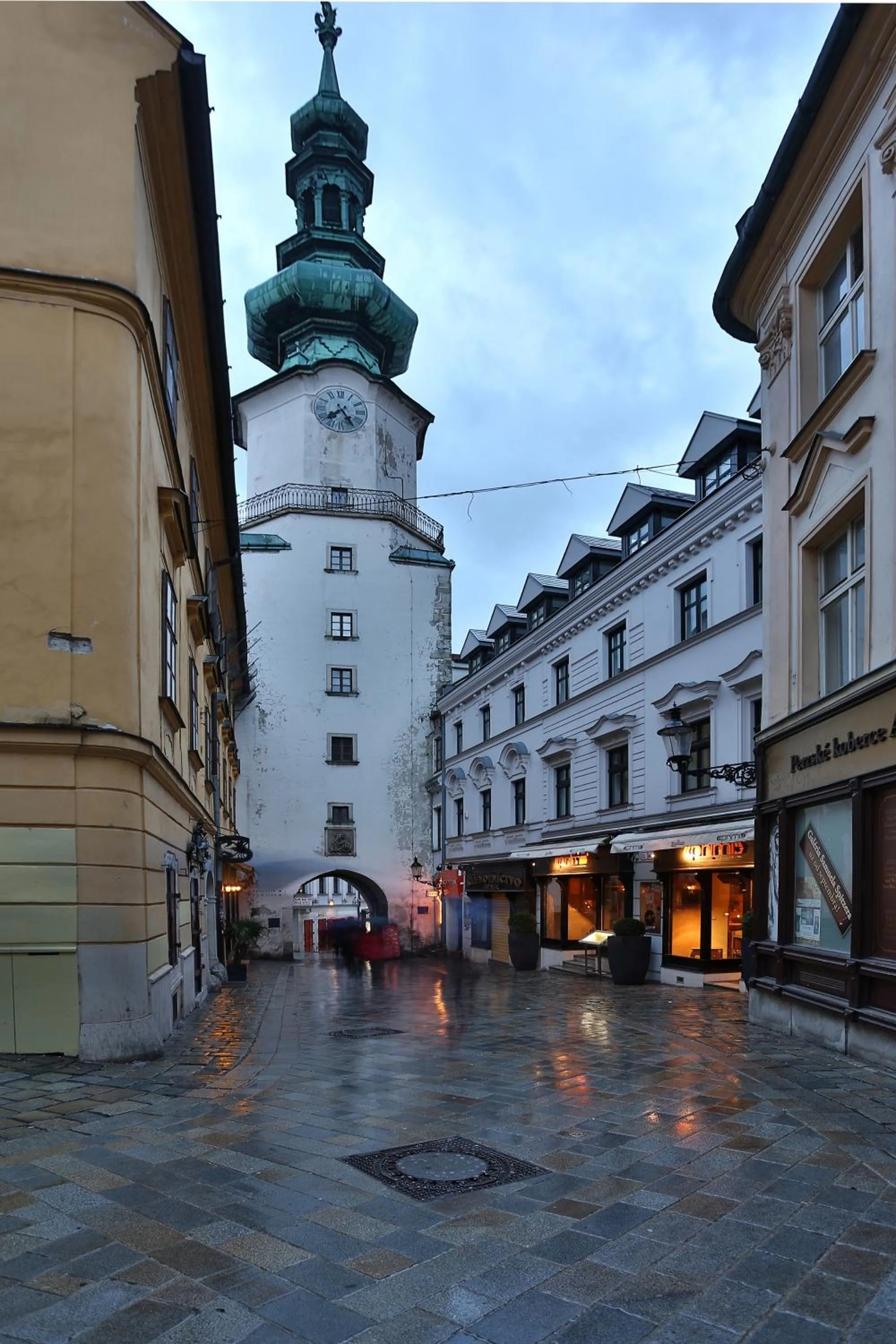 Facade/entrance in VIP Apartments