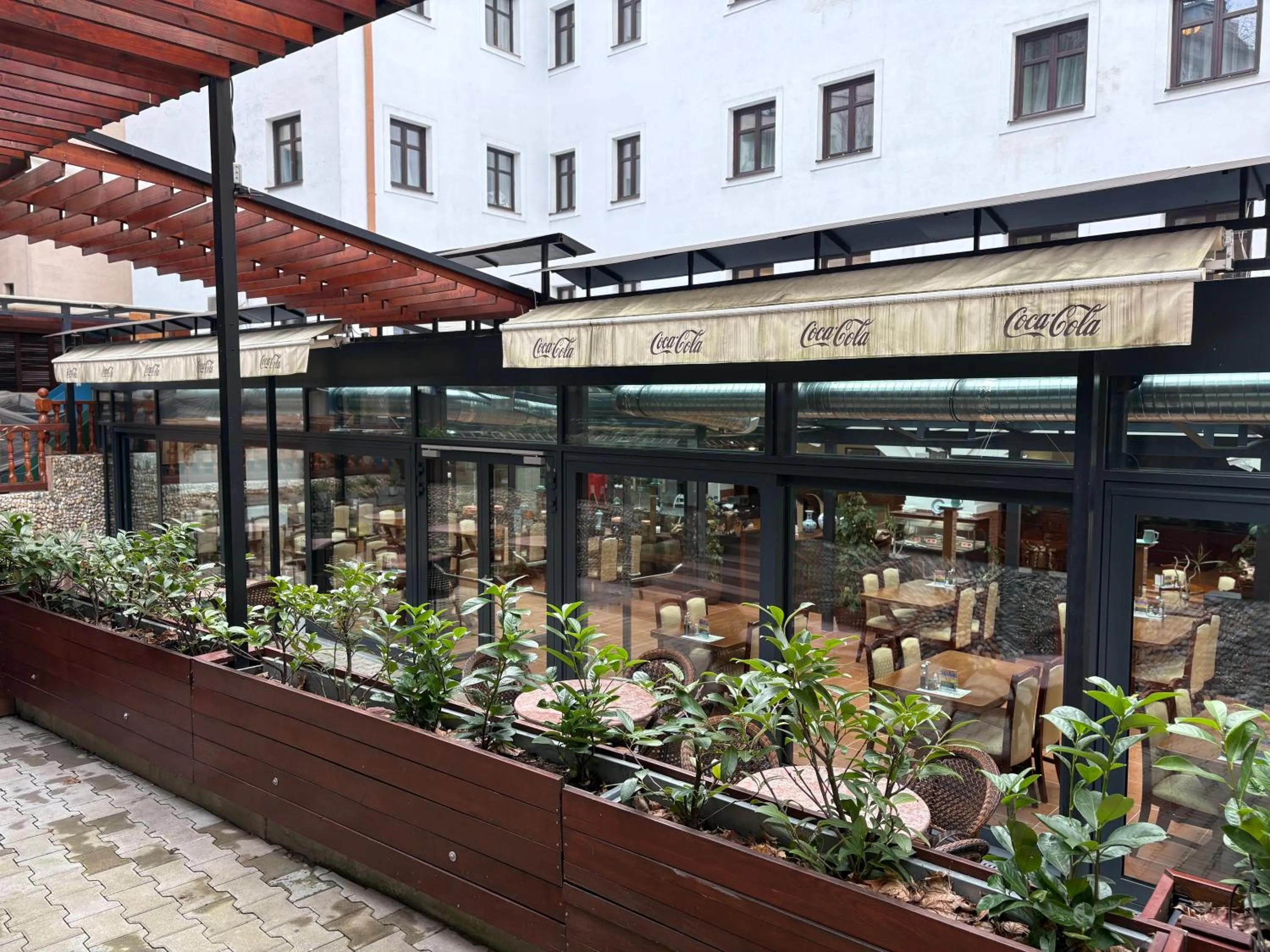 Restaurant/places to eat in VIP Apartments