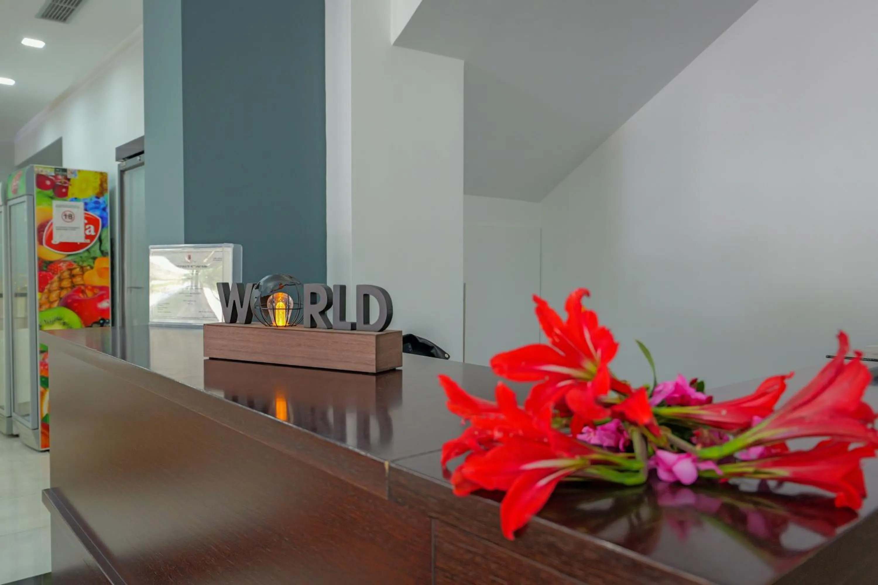 Text overlay in Heksamil Hotel