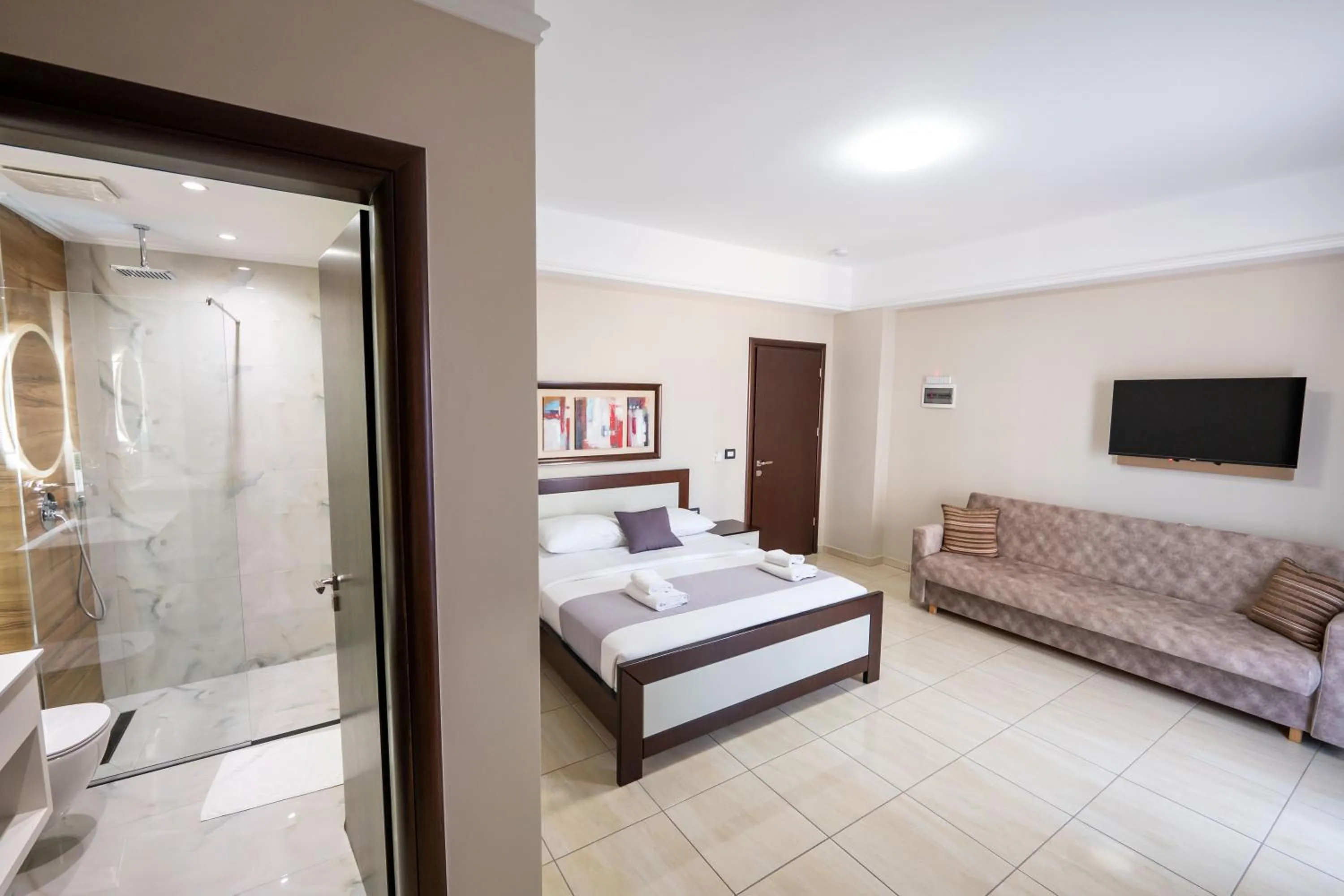 Shower, Bed in Heksamil Hotel