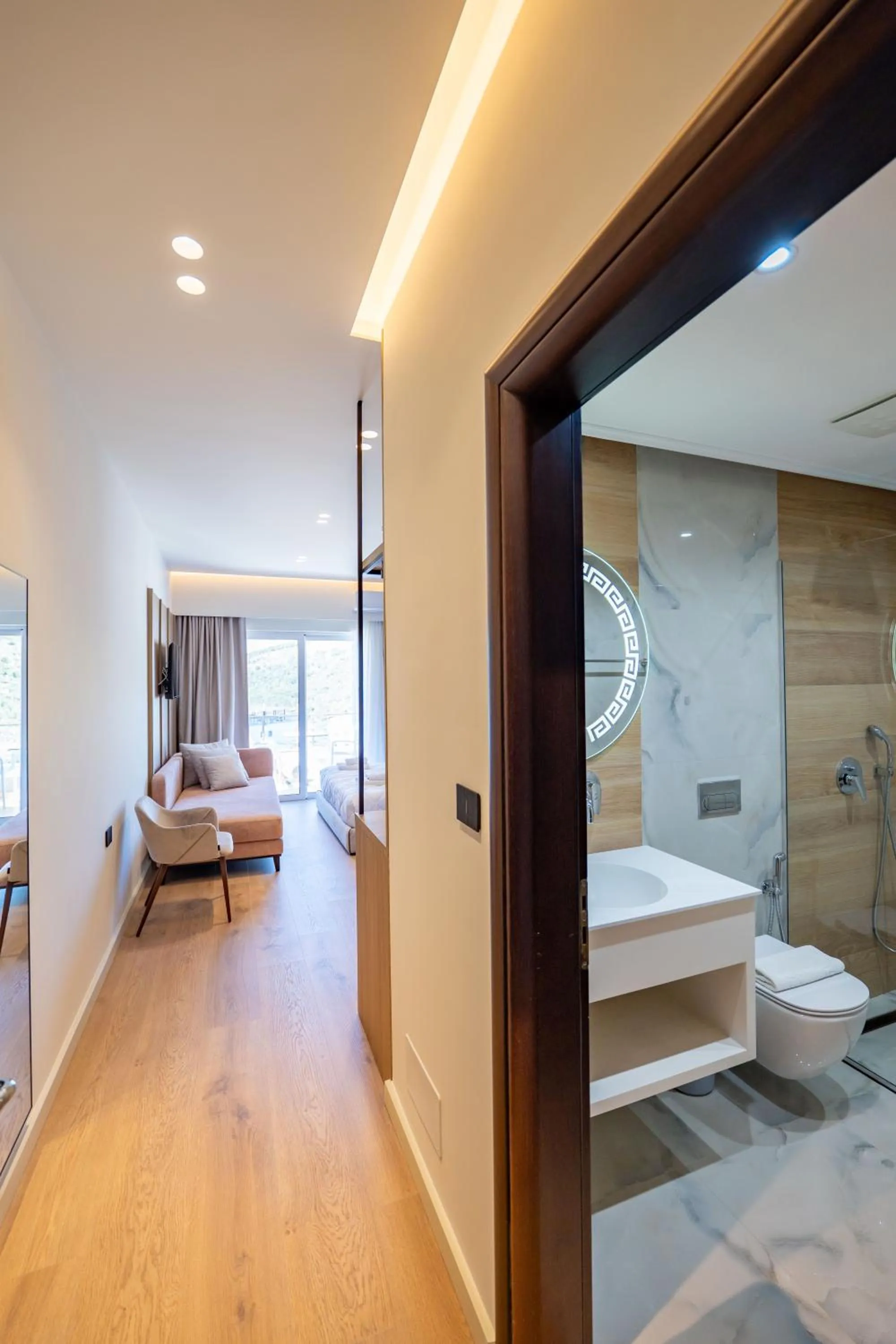 Shower, Bed in Heksamil Hotel