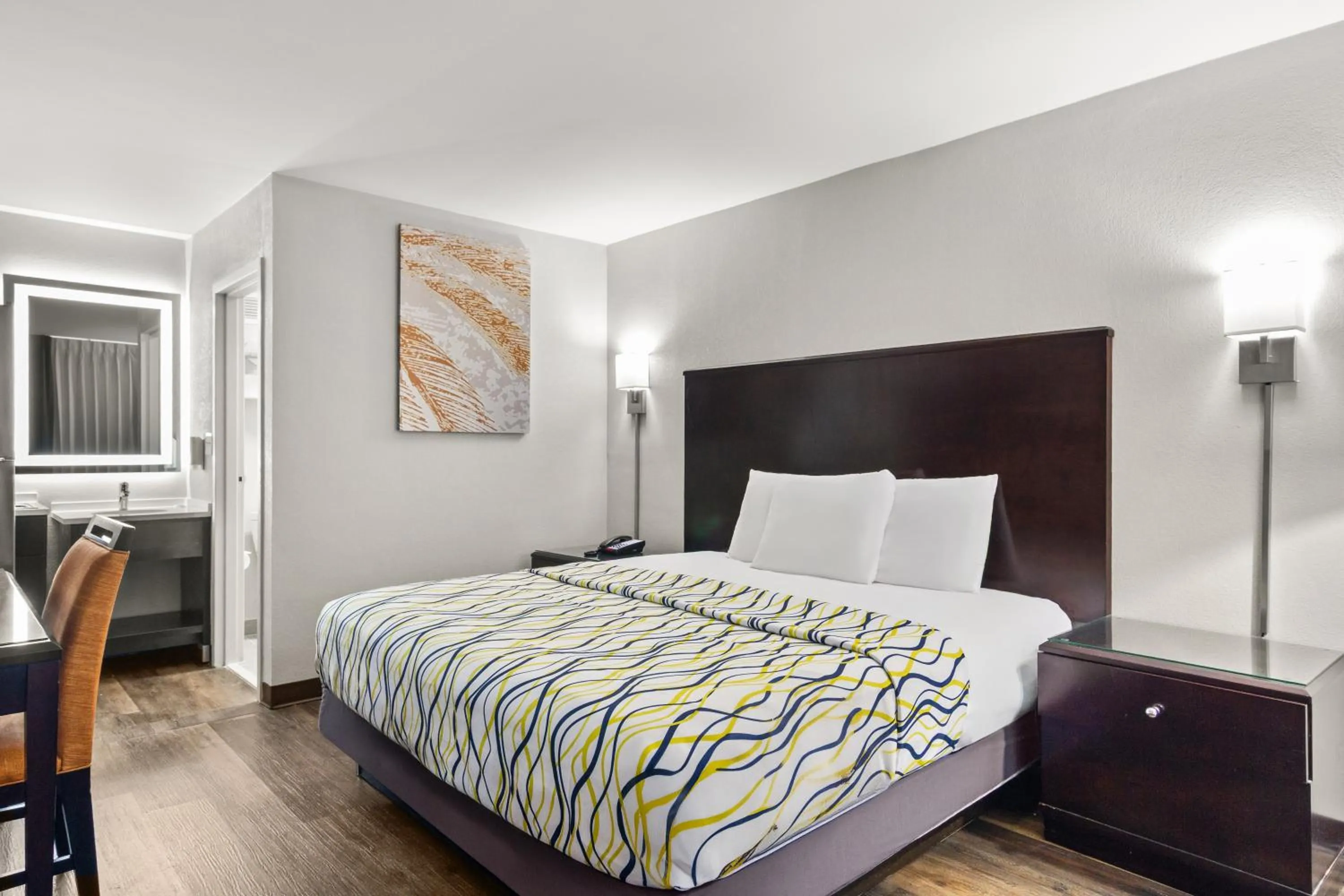 Bedroom, Bed in Suburban Studios