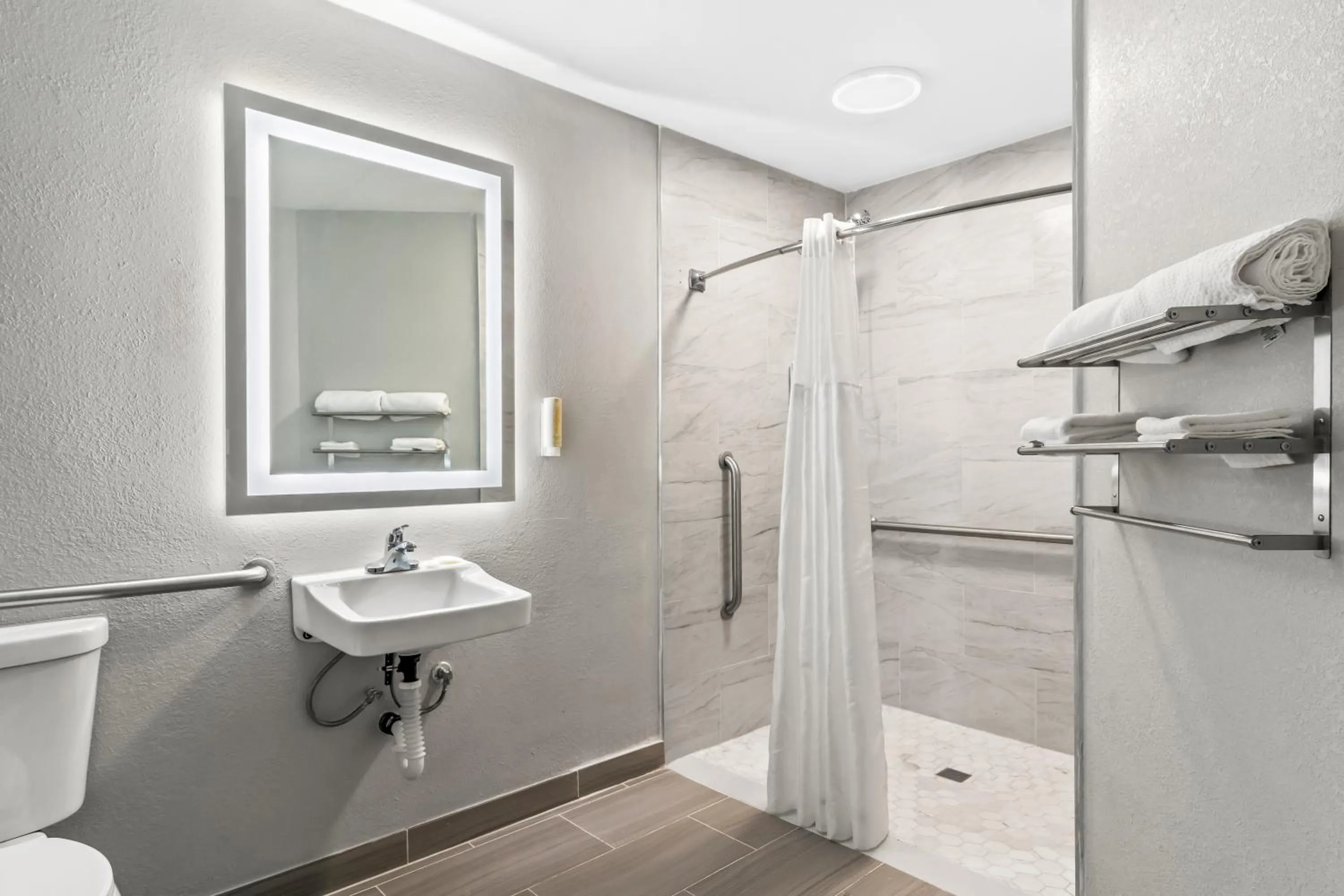 Bathroom in Suburban Studios