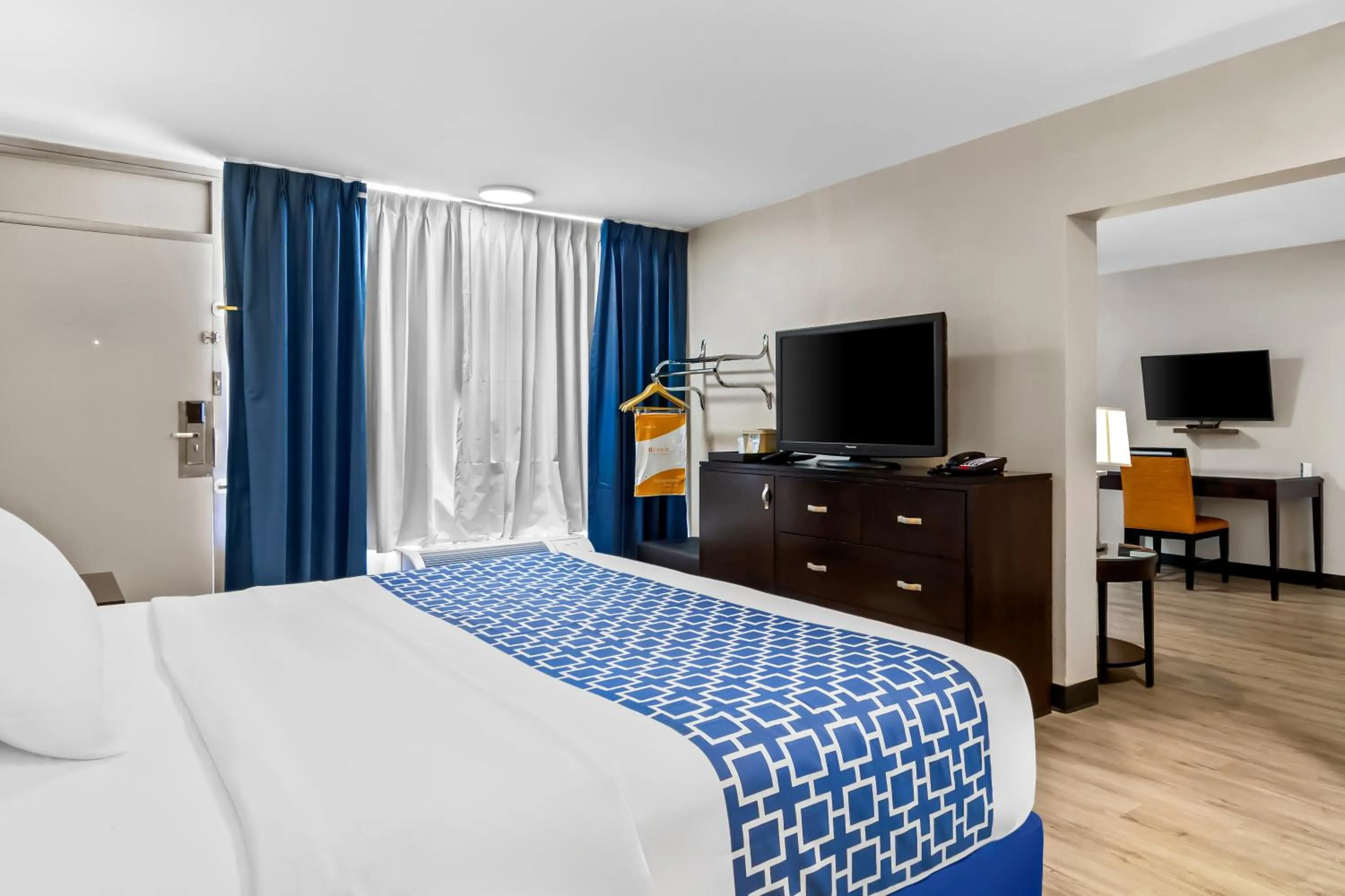 Bedroom, Bed in Suburban Studios