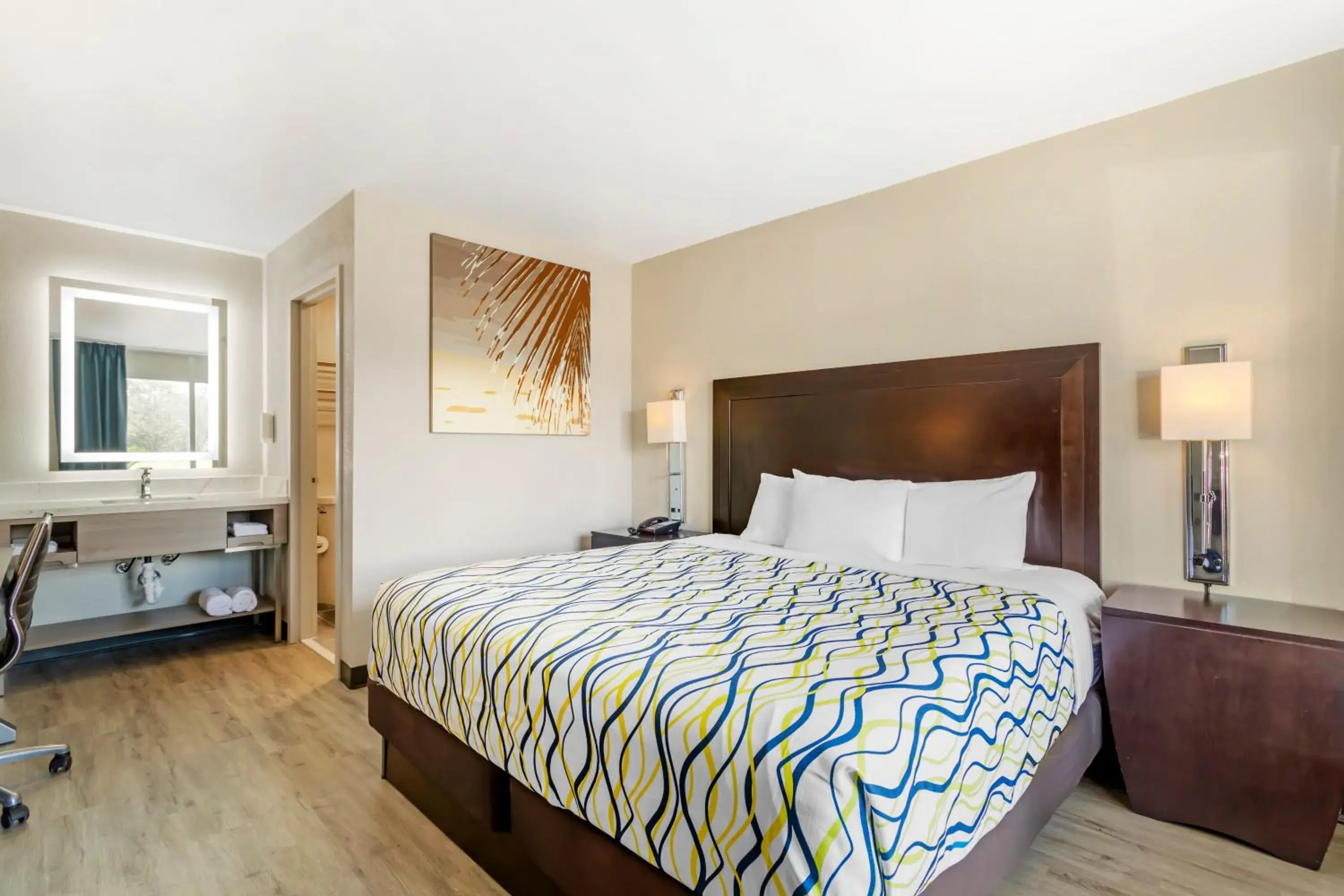 King Studio in Suburban Studios King Studio in Suburban Studios