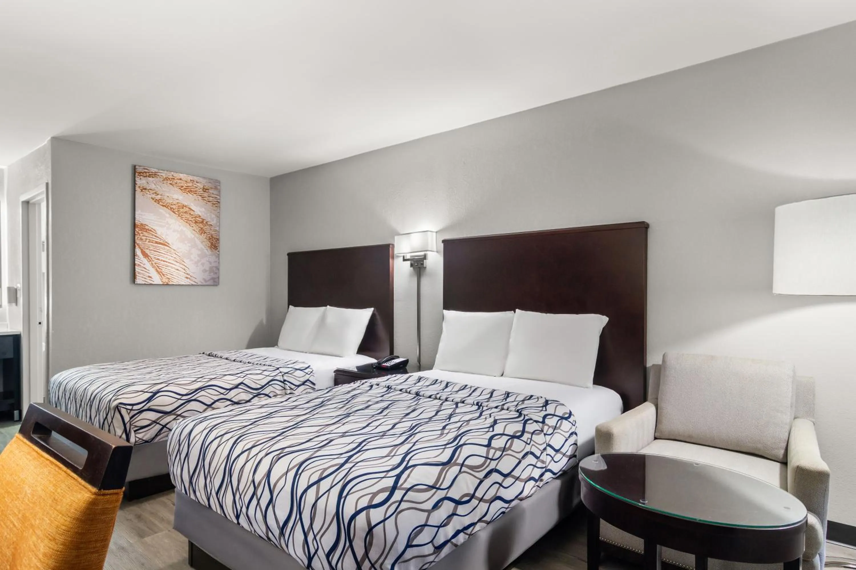 Bedroom, Bed in Suburban Studios