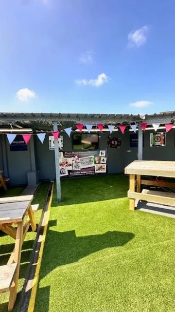 Shanahans B&B with Sports Bar