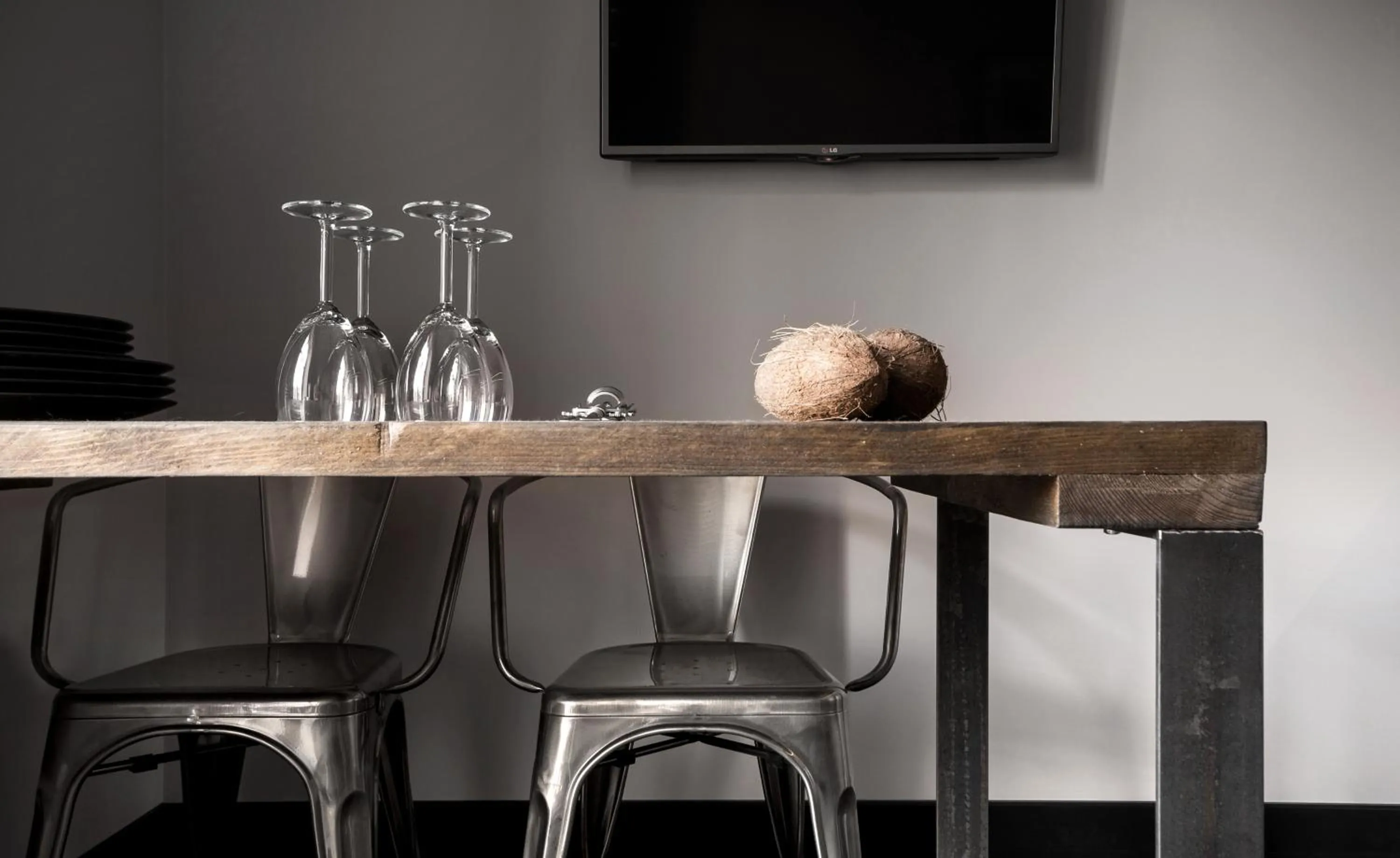 Food and drinks in Too-Good Apartments