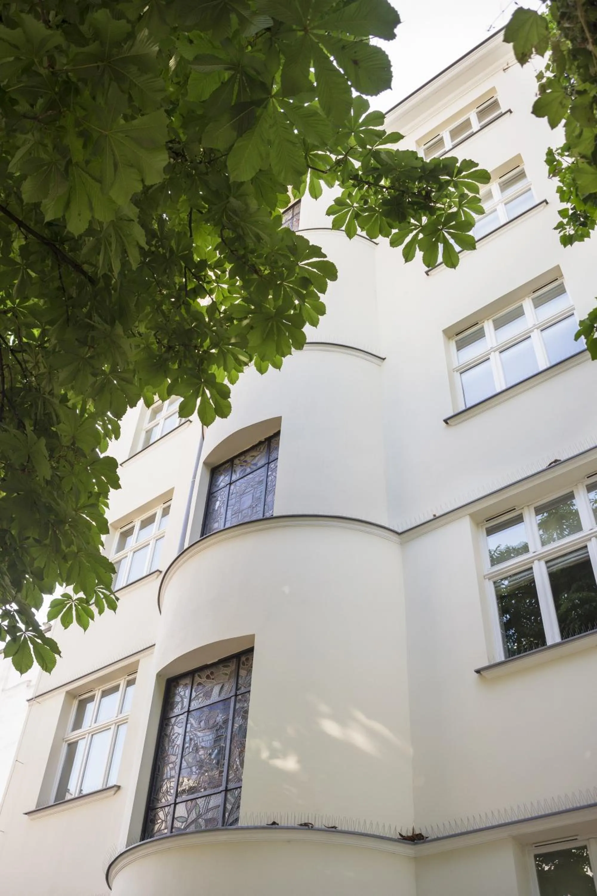 Facade/entrance in Too-Good Apartments