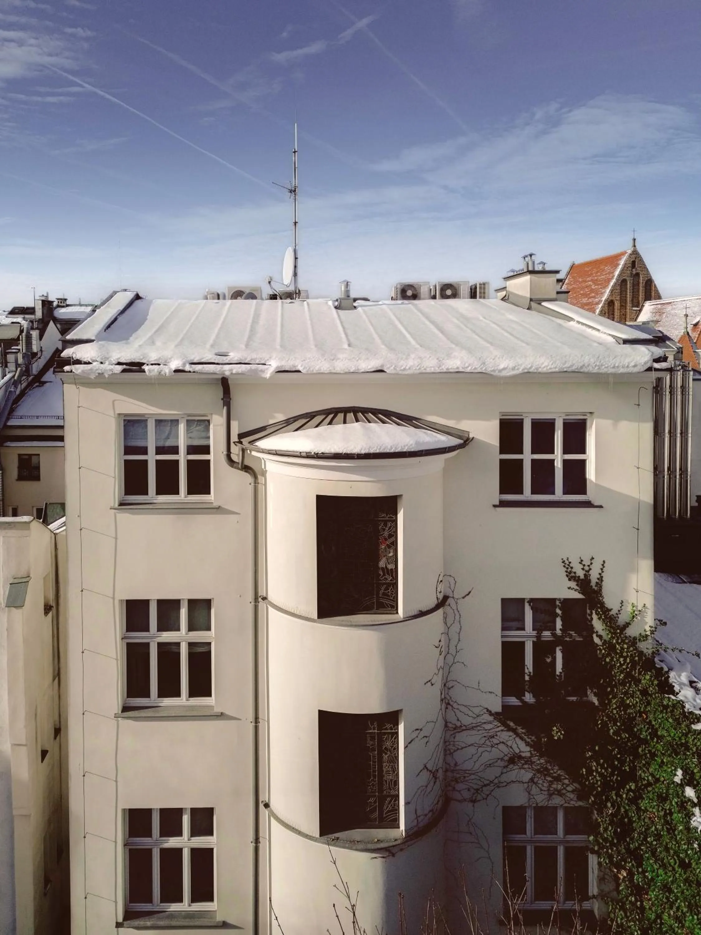 Property building in Too-Good Apartments