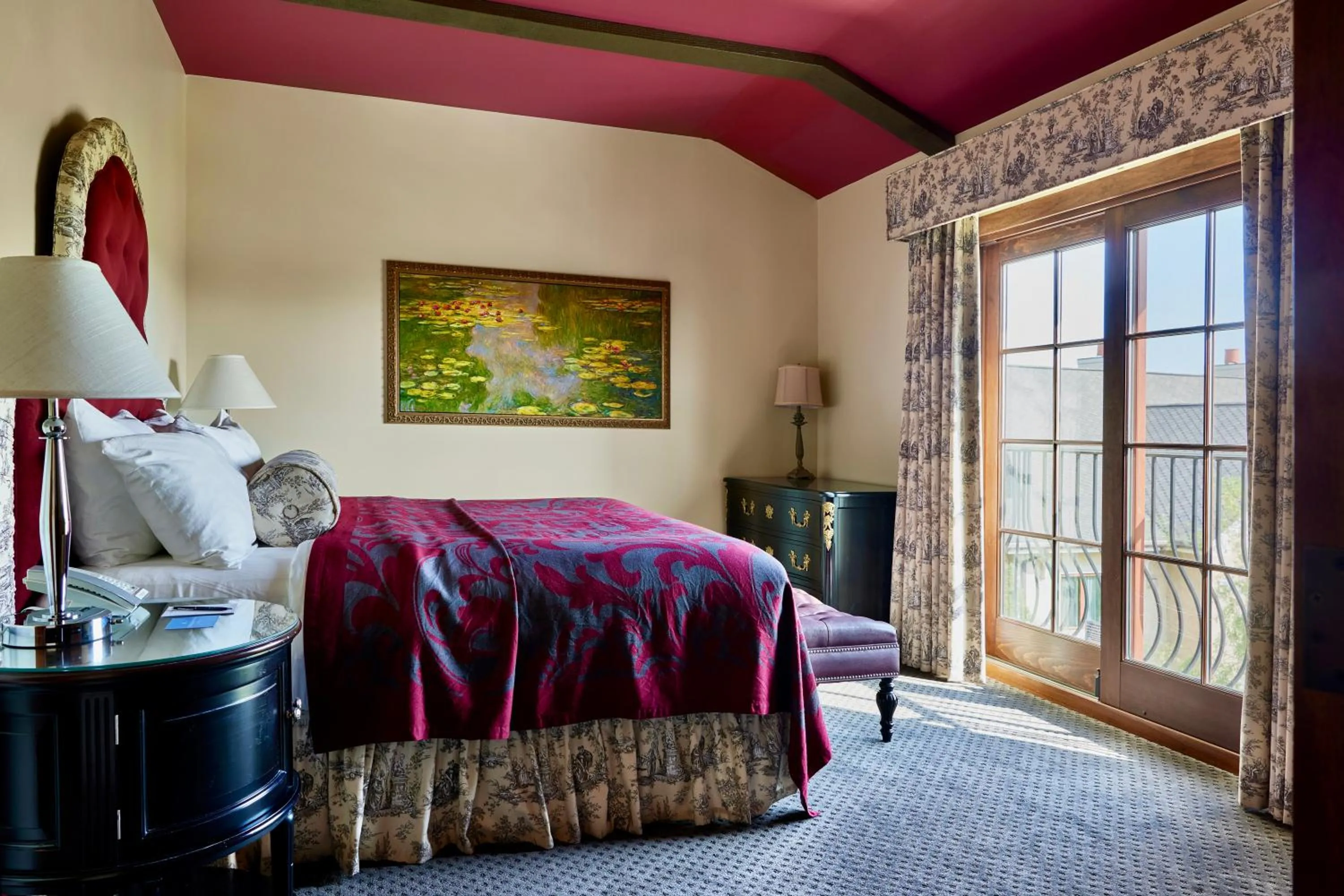 Bedroom, Bed in Mirbeau Inn & Spa - Plymouth