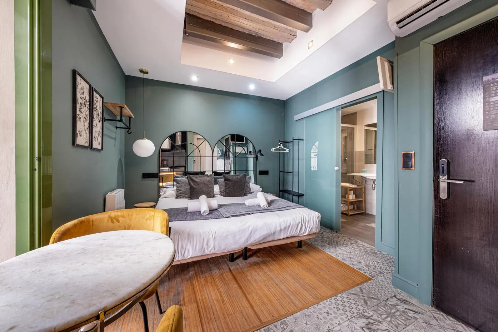 Photo of the whole room, Bed in AinB Born-Dames Apartments