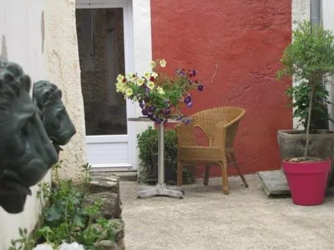 Patio in Hotel Saint Amant