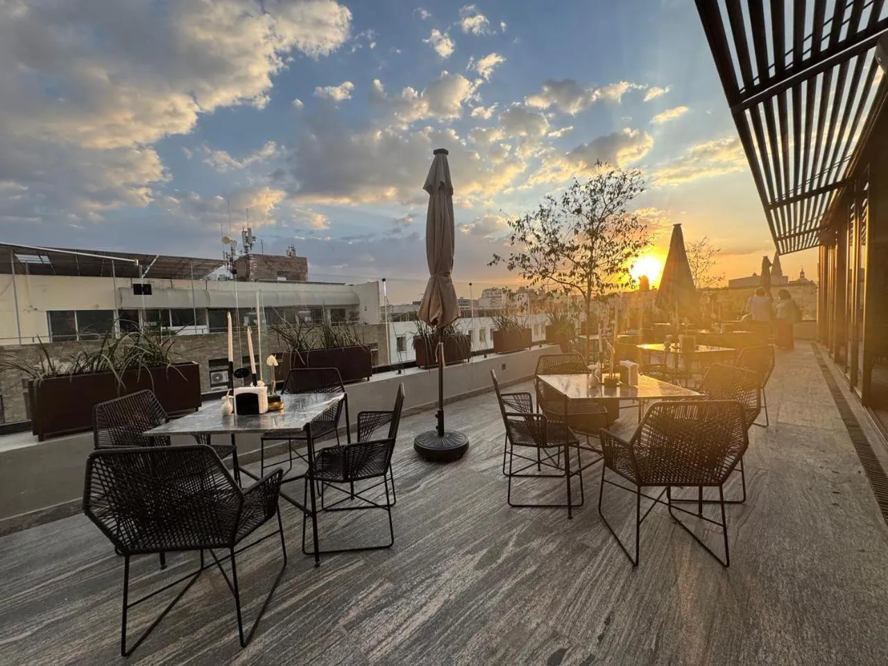 Restaurant/places to eat in Hotel Aló Degollado