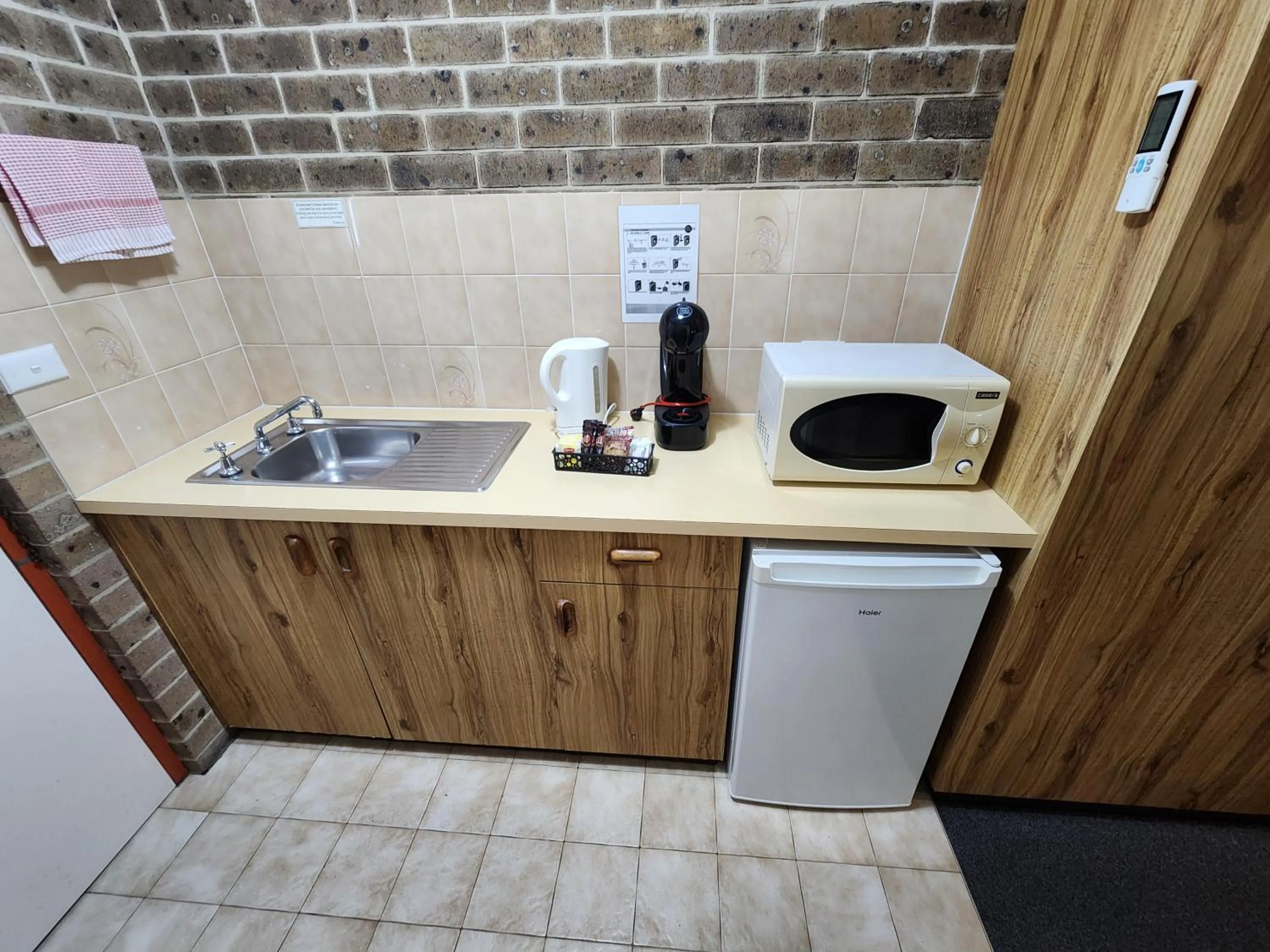 Coffee/tea facilities in Idlewilde Town & Country Motor Inn